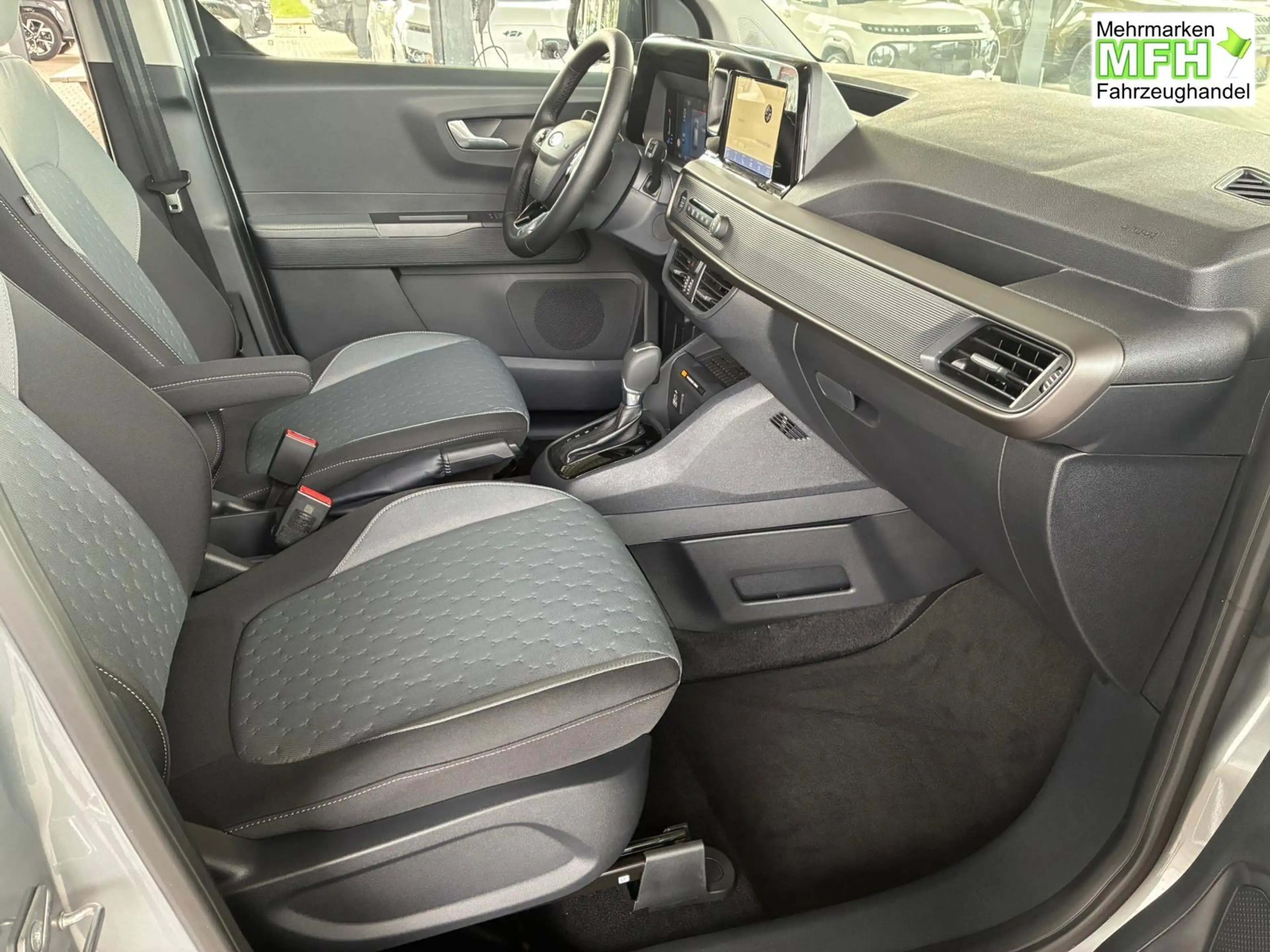 Ford Tourneo Courier Titanium 1.0 Ecoboost AT / PDC V.&H. m. Kamera ... — photo 9