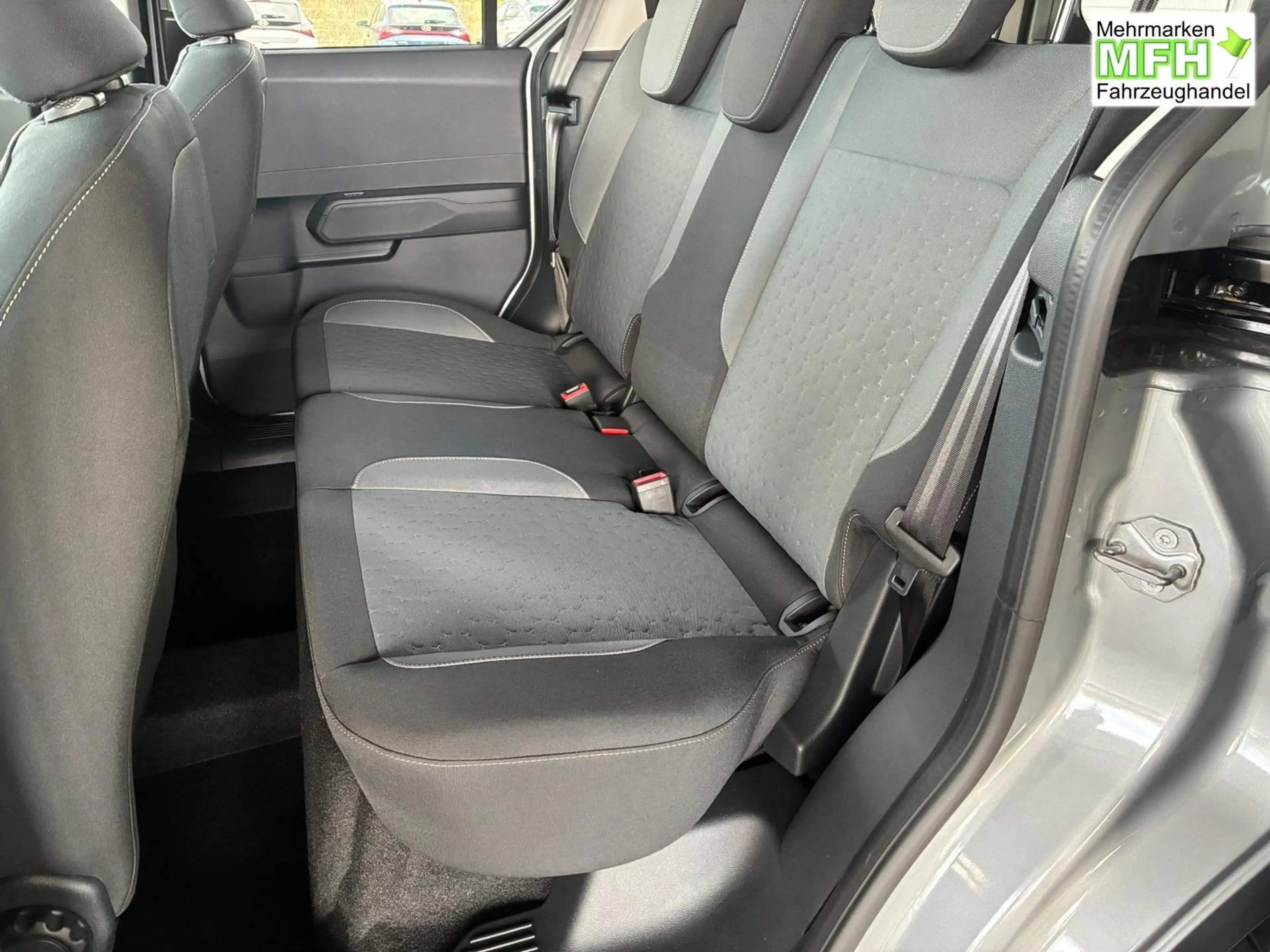 Ford Tourneo Courier Titanium 1.0 Ecoboost AT / PDC V.&H. m. Kamera ... — photo 8