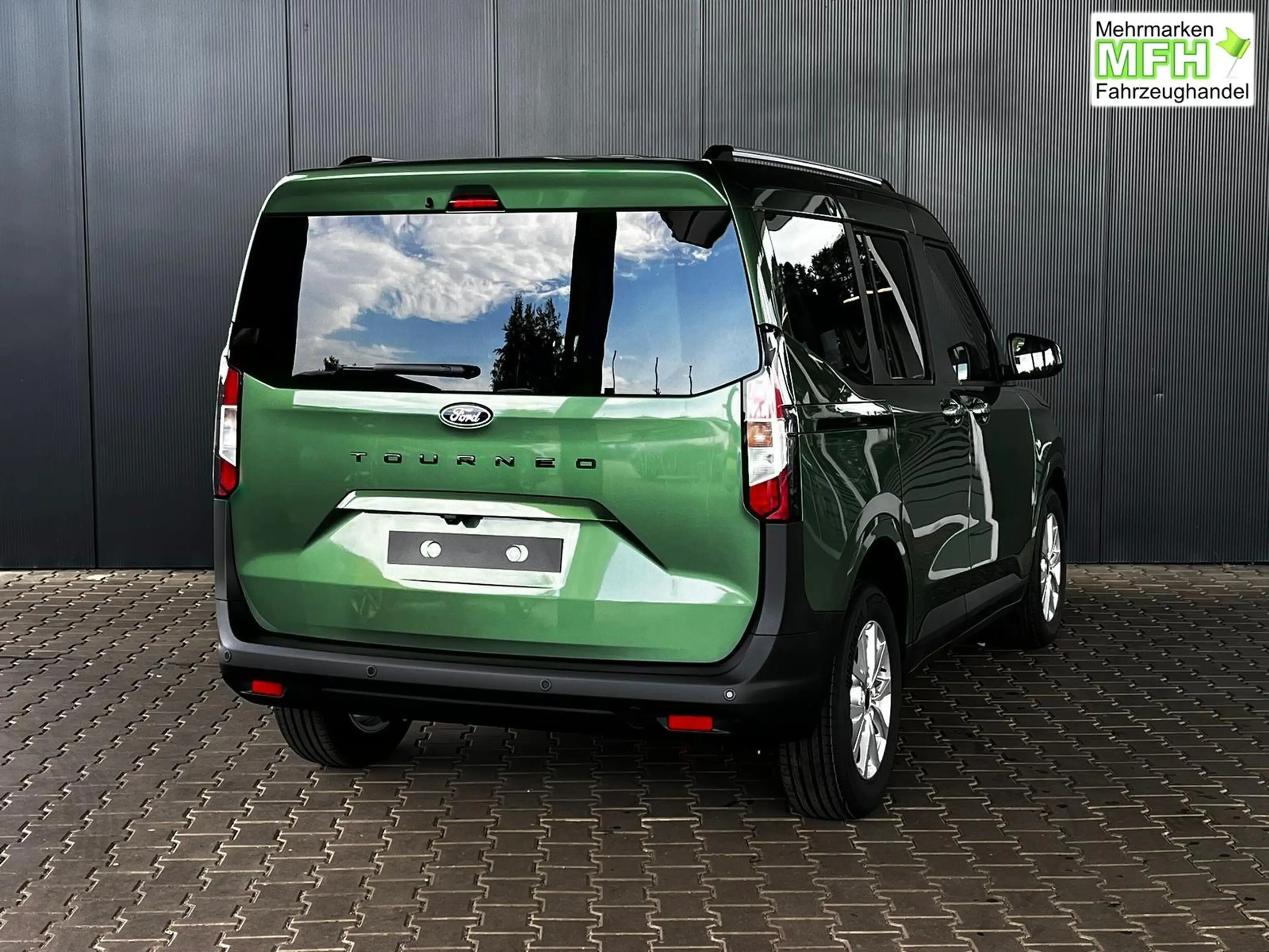 Ford Tourneo Courier Titanium 1.0 Ecoboost AT / PDC V.&H. m. Kamera ... — photo 3