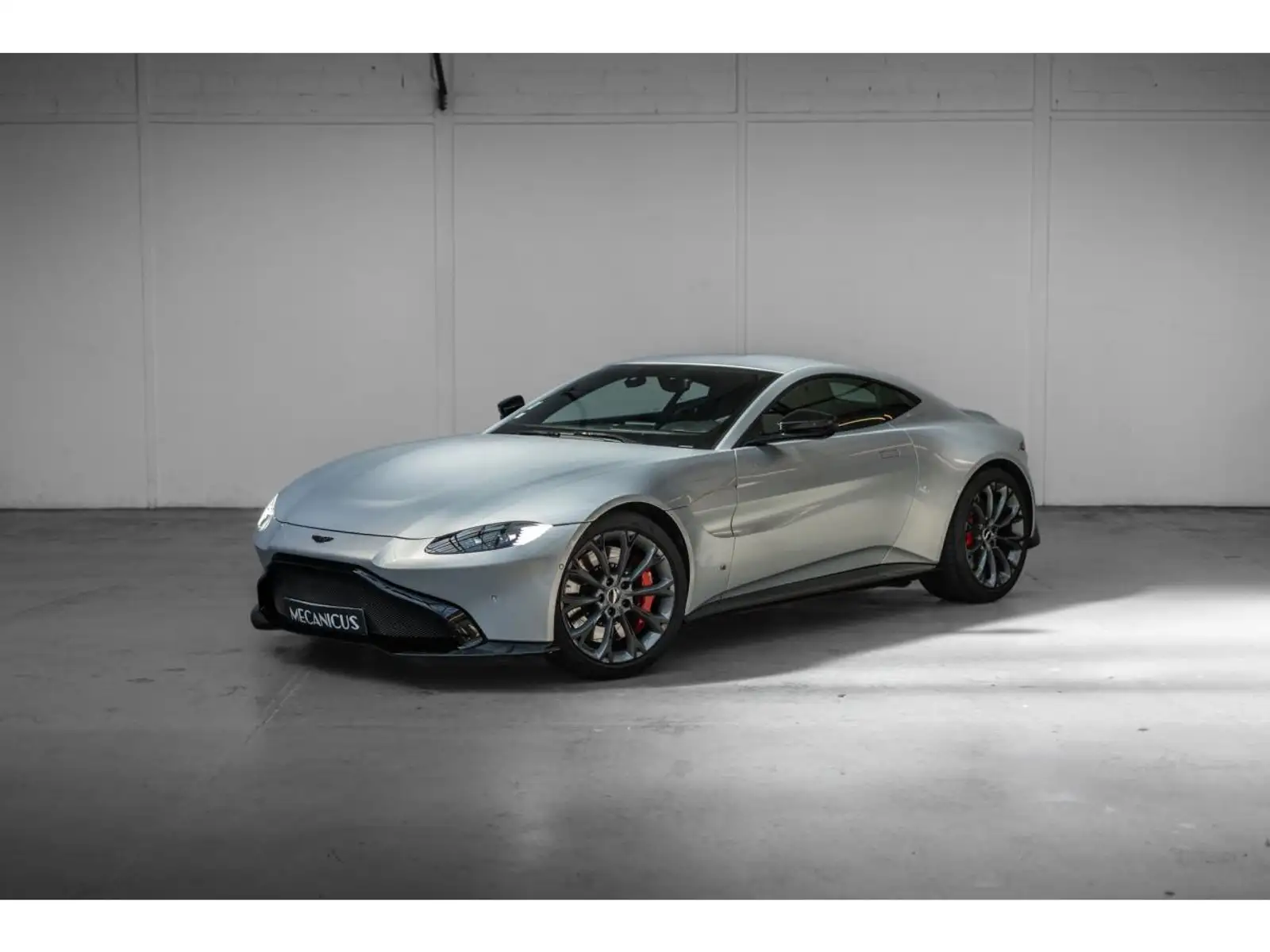 Aston Martin Aston Martin New Vantage V8 *Lightning Silver / Faible kilométrage*