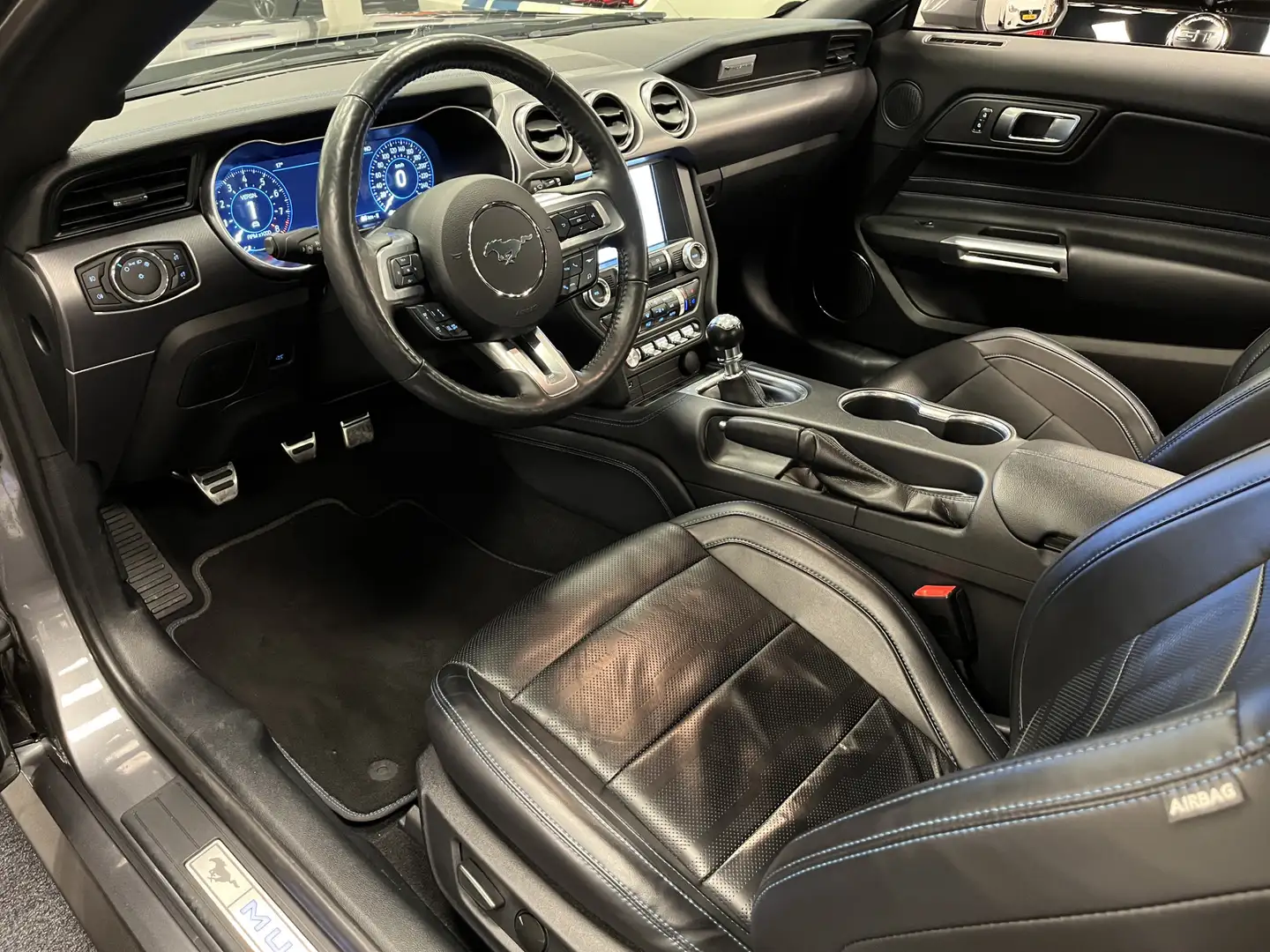 Ford Mustang Fastback 5.0i V8 GT Premium 450PK Performance Pack Grau - 2