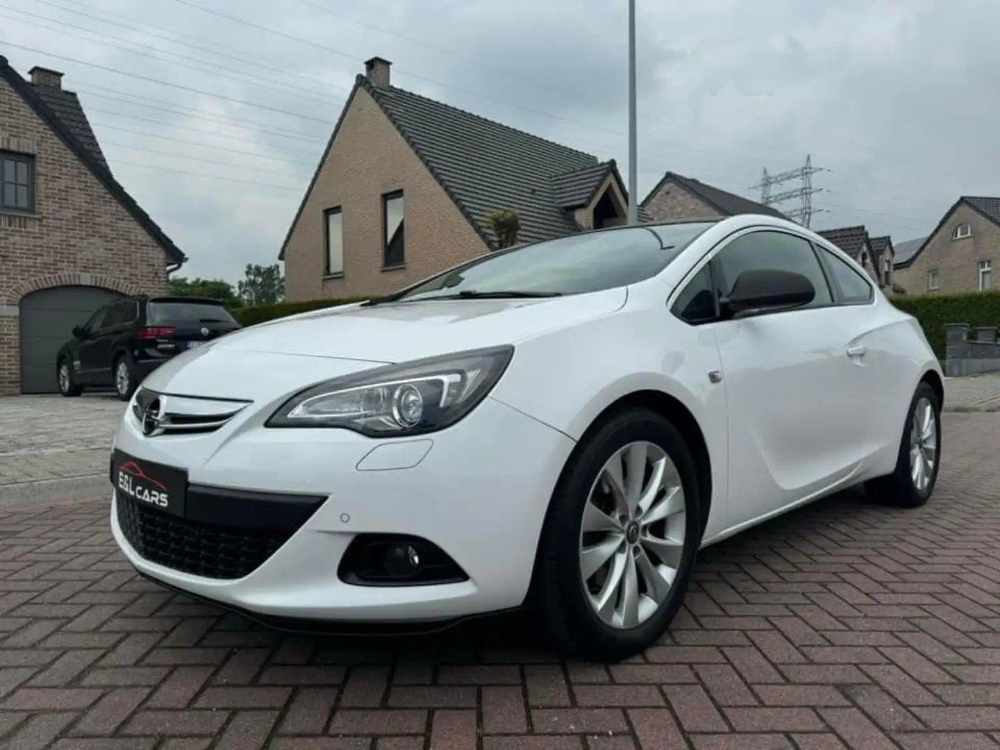 Opel Astra GTC **12 mois de garantie** Blanc - 1