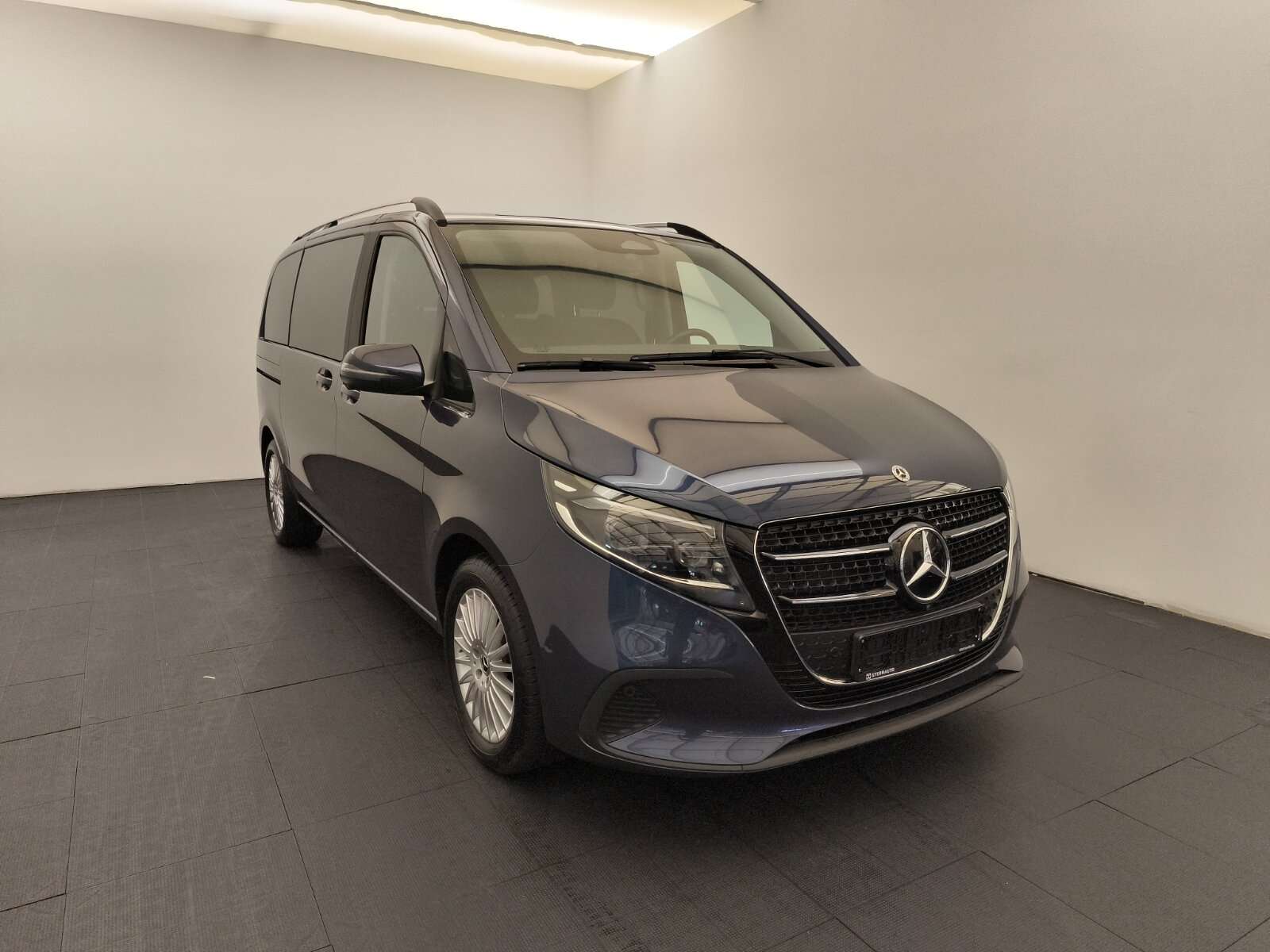 Mercedes-Benz V 220