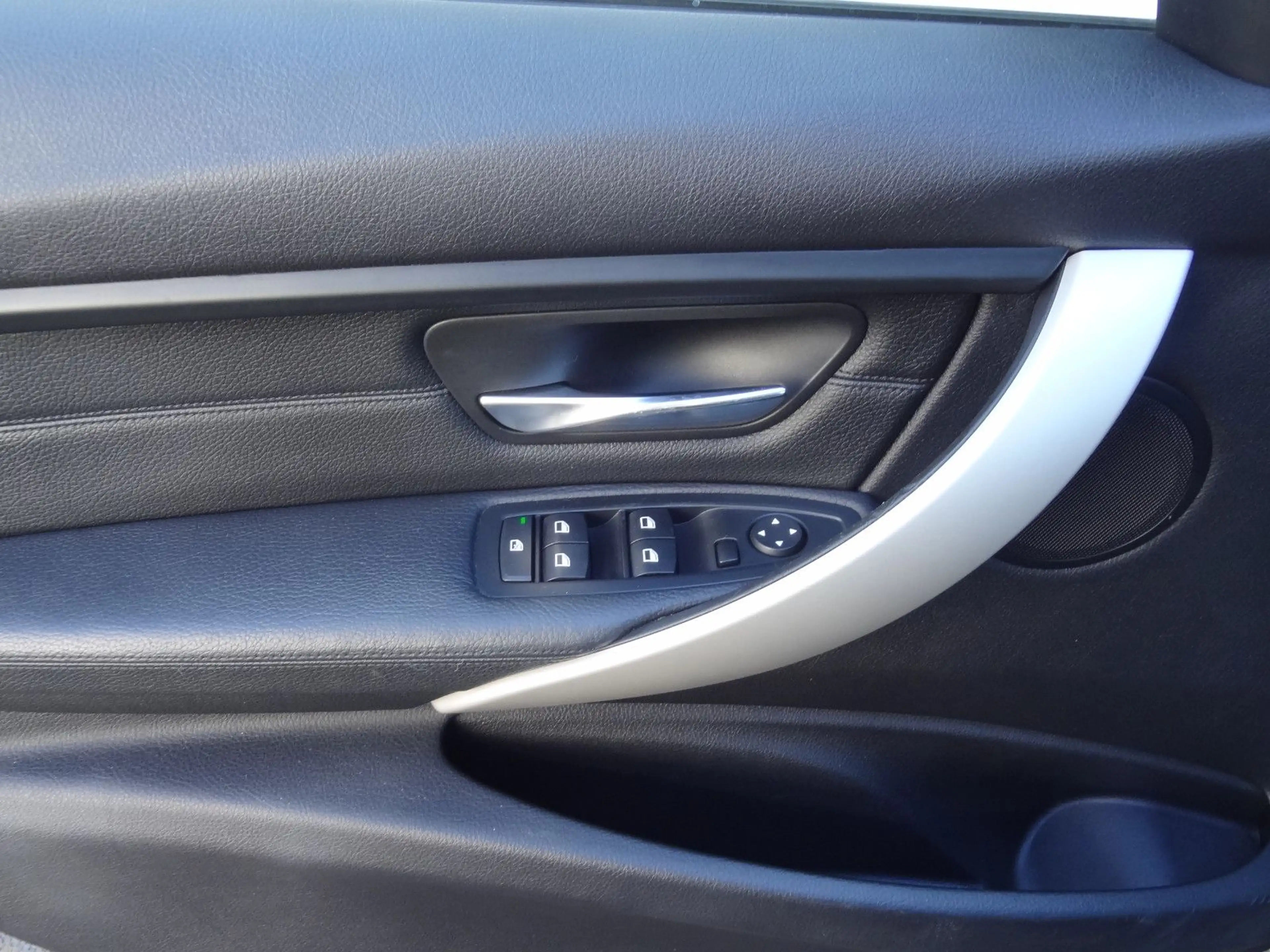 BMW 316 d Touring/Leder/Navi/Xenon/Panorama/ — photo 7