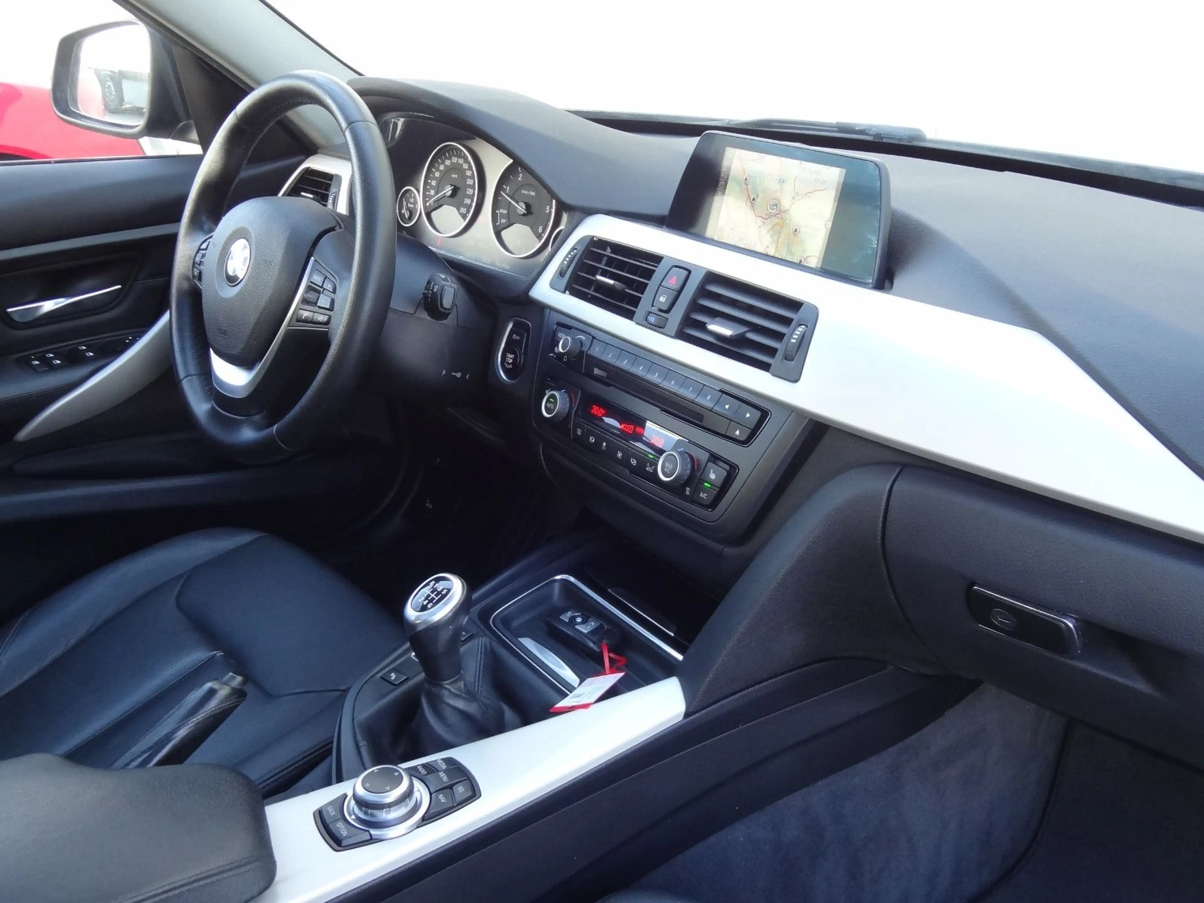 BMW 316 d Touring/Leder/Navi/Xenon/Panorama/ — photo 11