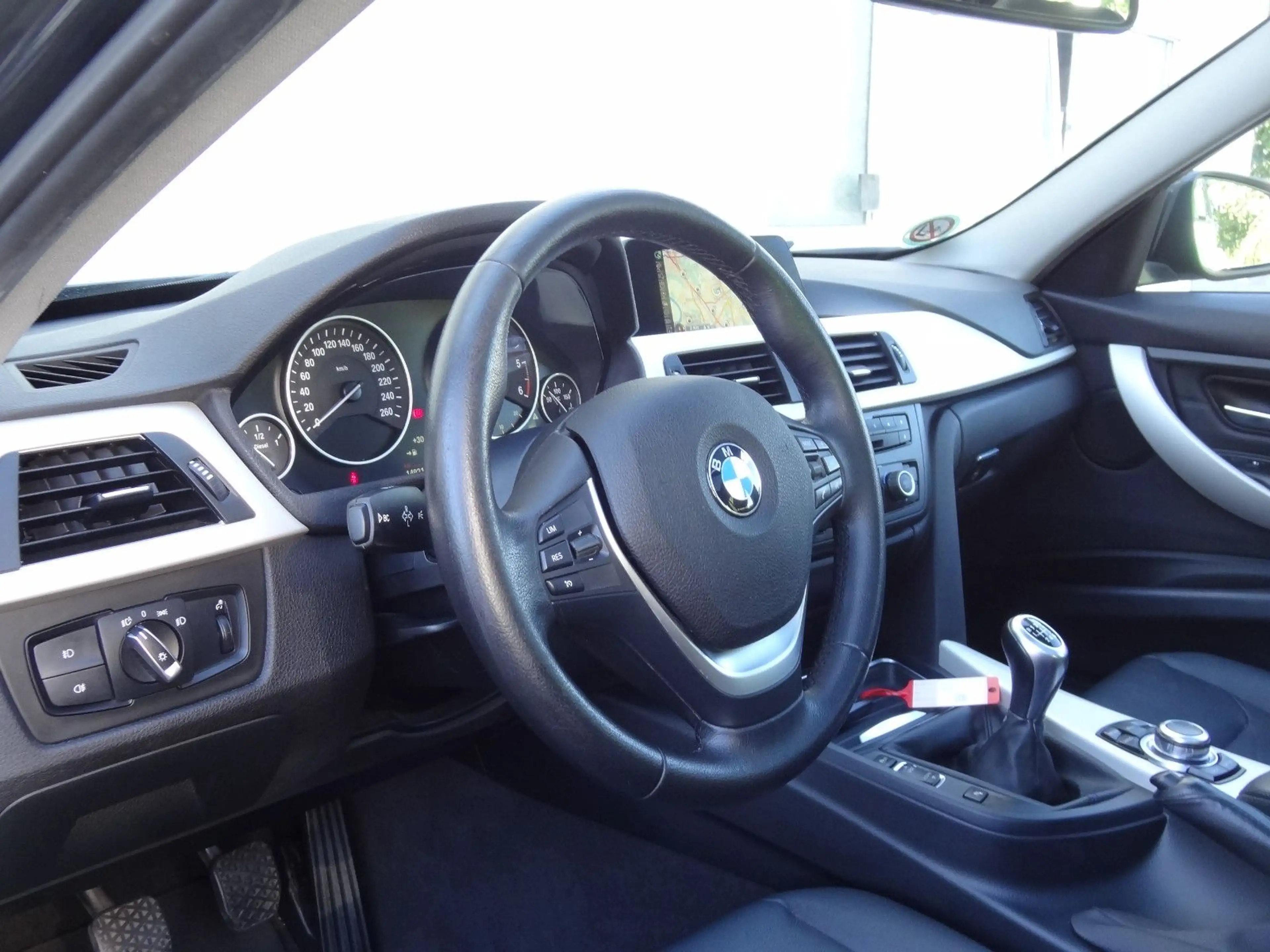 BMW 316 d Touring/Leder/Navi/Xenon/Panorama/ — photo 8