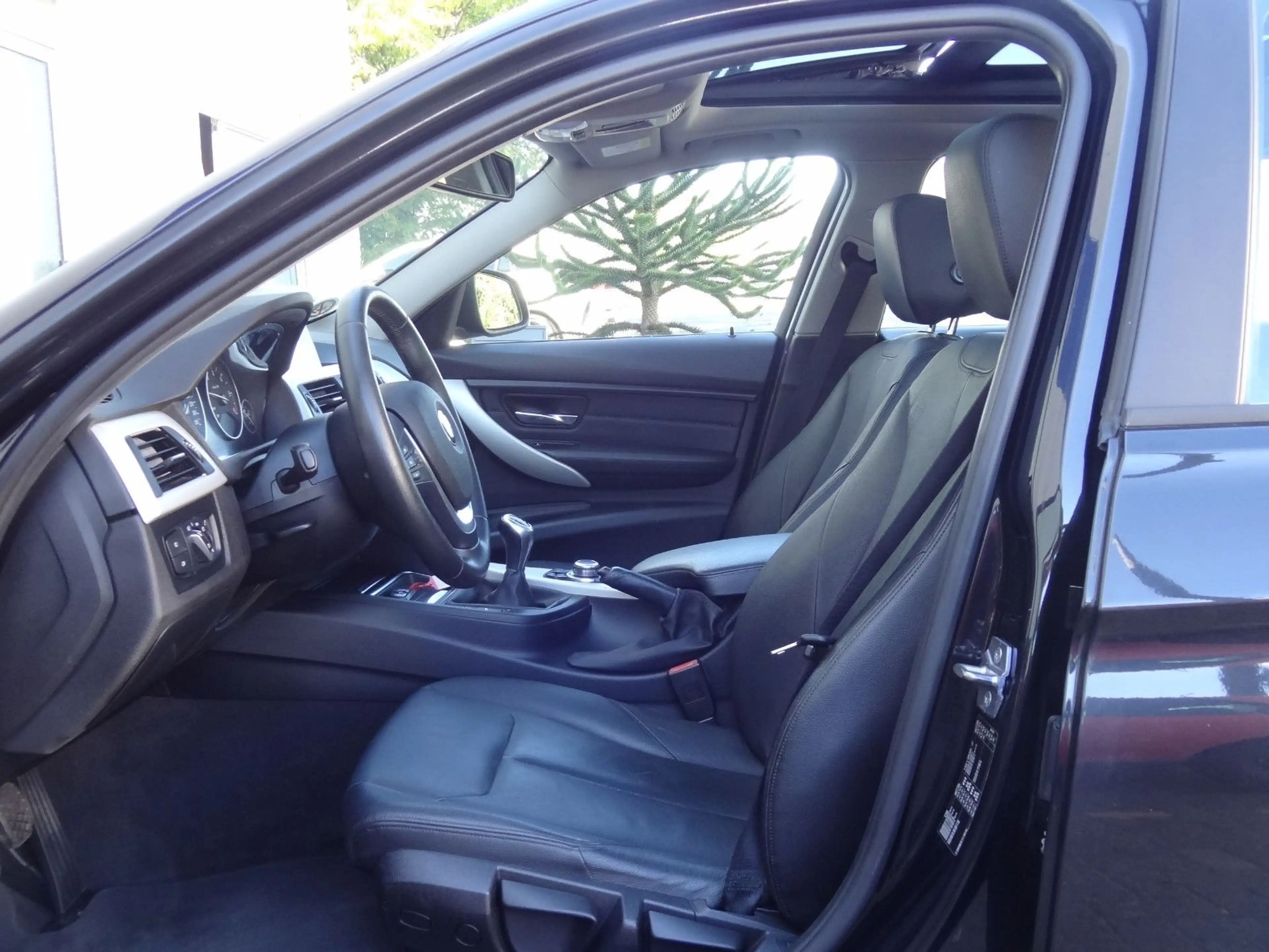 BMW 316 d Touring/Leder/Navi/Xenon/Panorama/ — photo 9