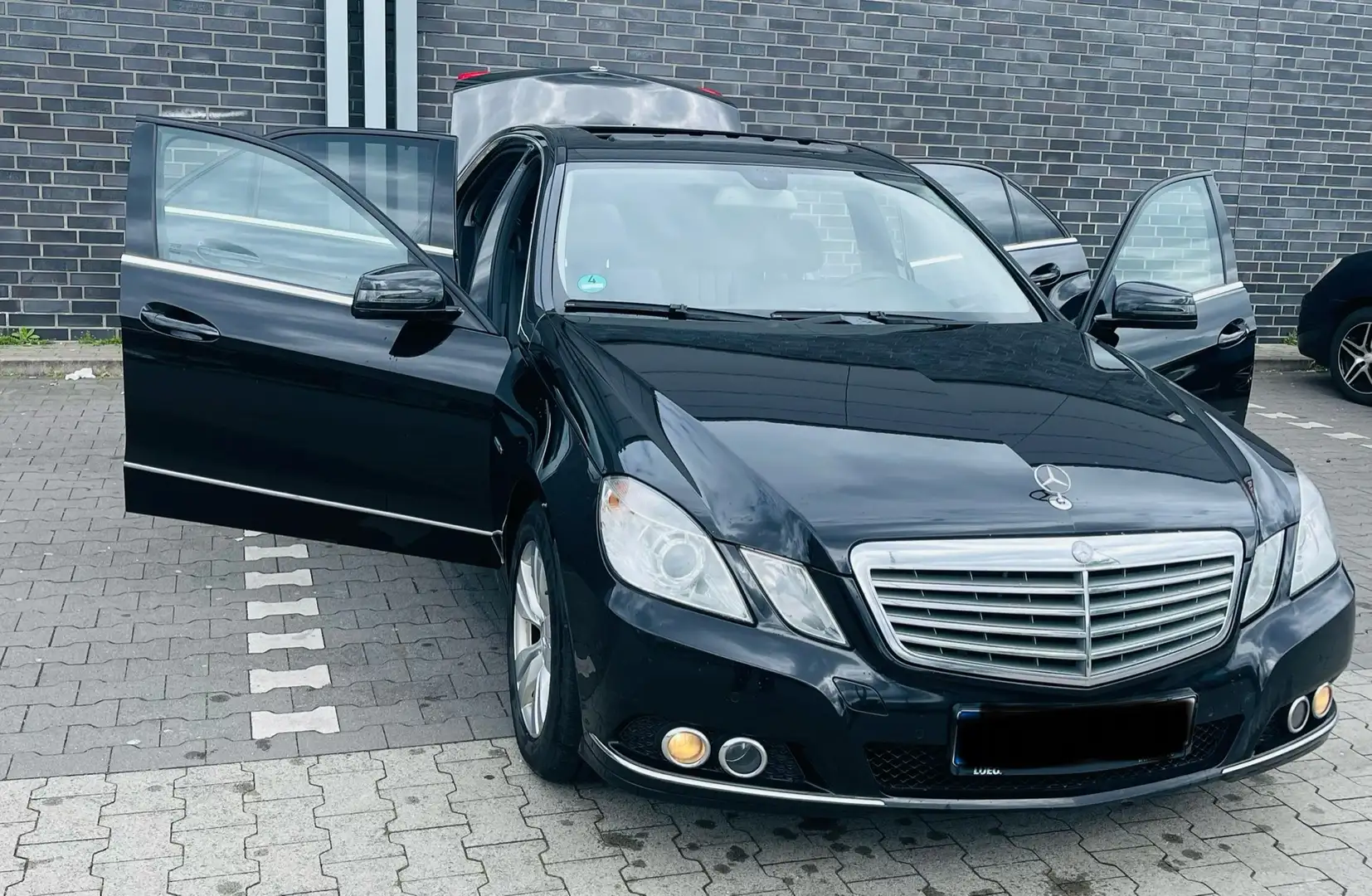 Mercedes-Benz E 220 CDI DPF BlueEFFICIENCY Automatik Elegance Siyah - 1