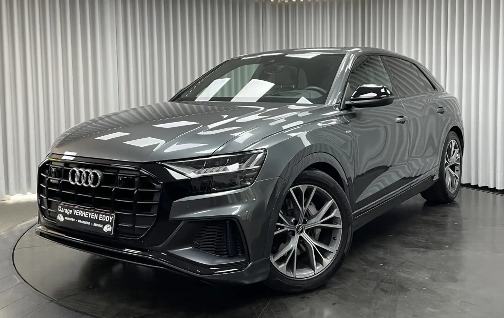 Audi Q8 55 TFSi / Quattro / S-Line / ACC / Pano dak / ... Gris - 1