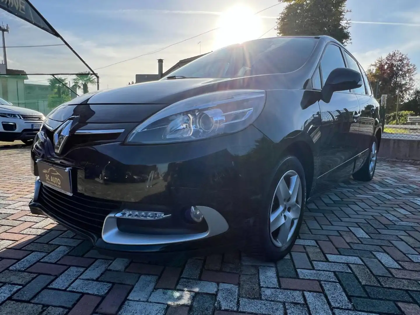 Renault Scenic Scénic XMod 1.5 dCi 110CV Start&Stop Limited Zwart - 1