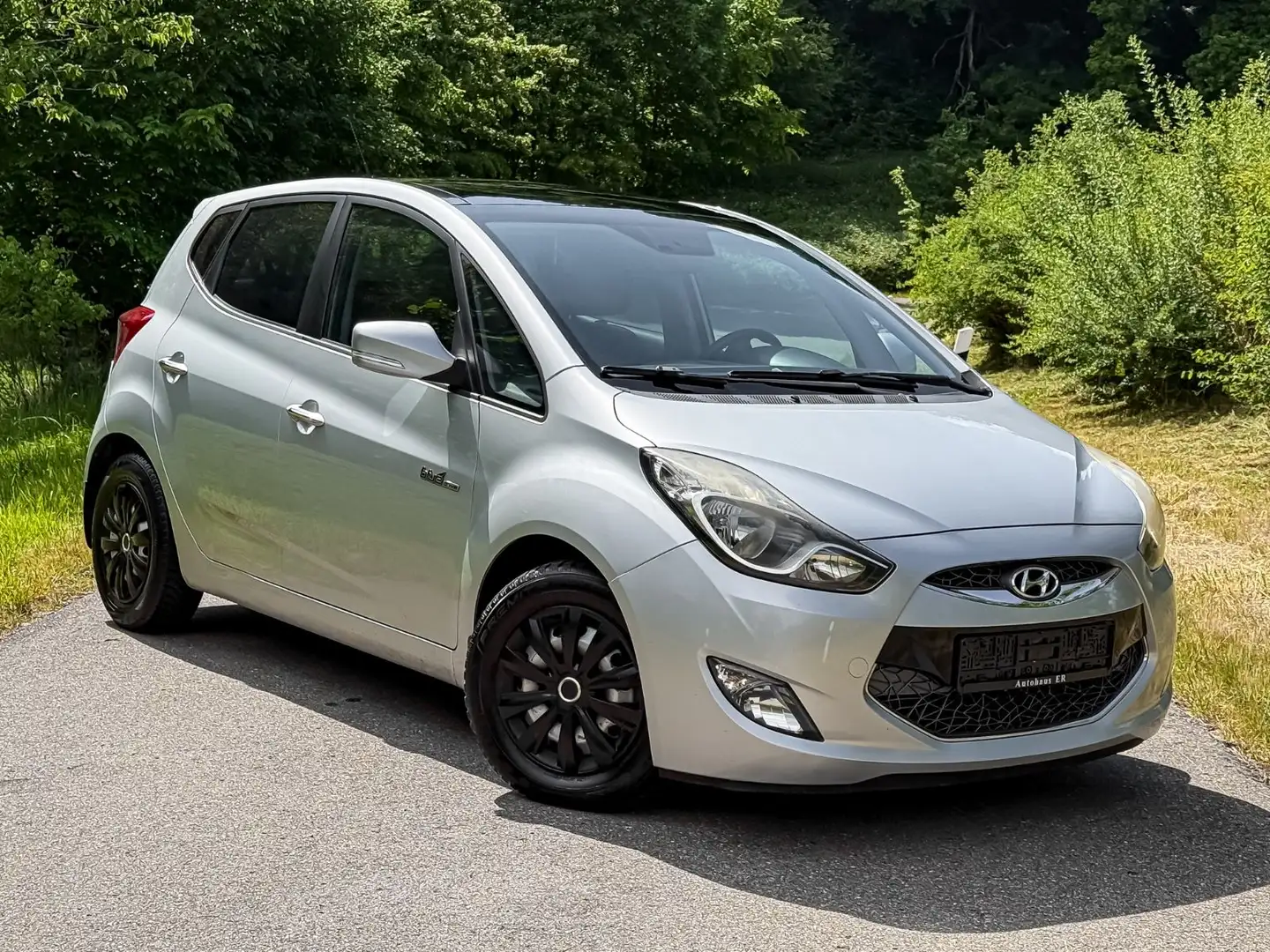 Hyundai iX20 1.4 CRDi Style blue PANO|LEDER|KAMERA|AHK|+ Argent - 2
