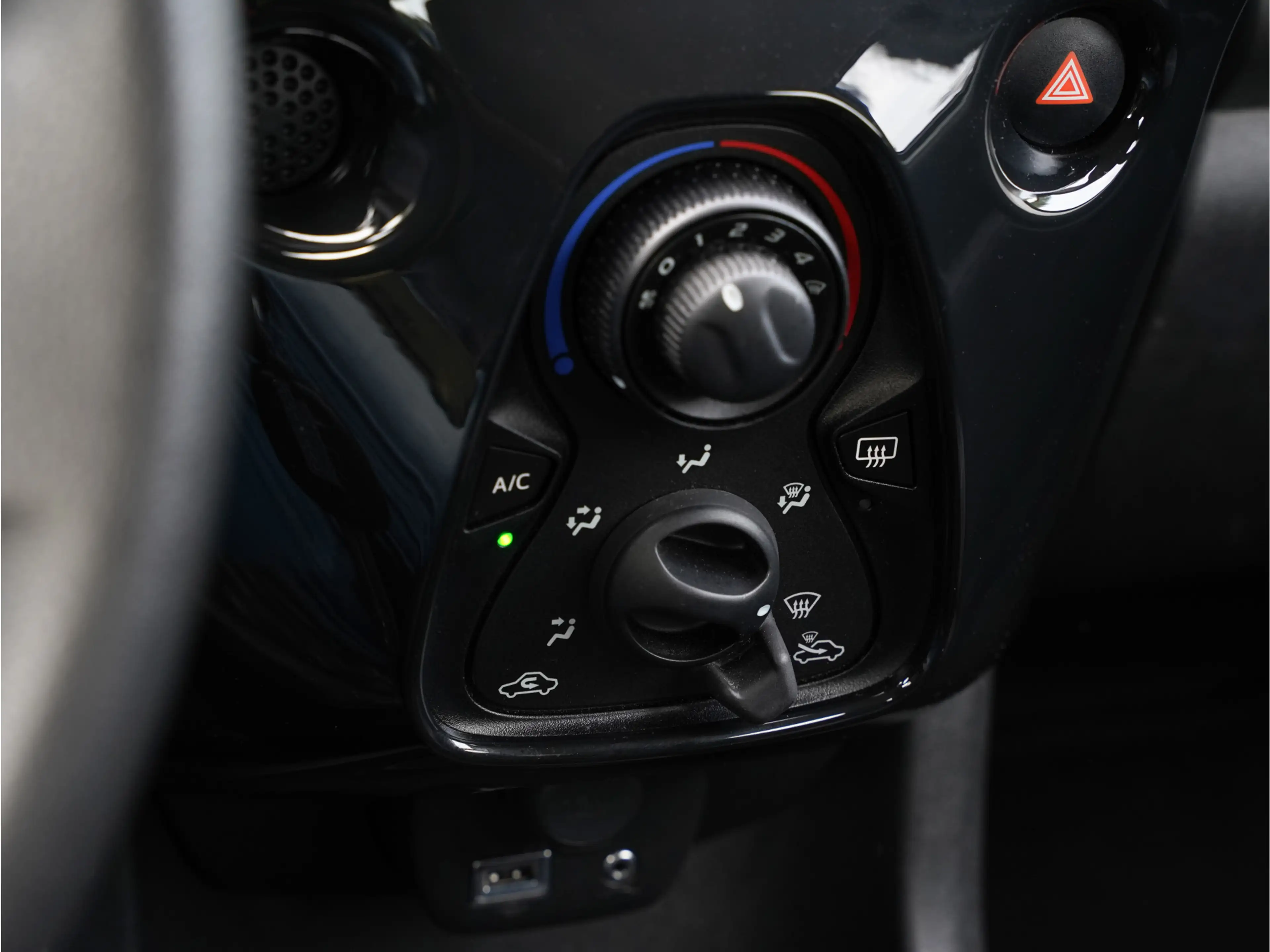 Peugeot 108 1.0 e-VTi Active | Apple Carplay & Android Auto | — photo 11