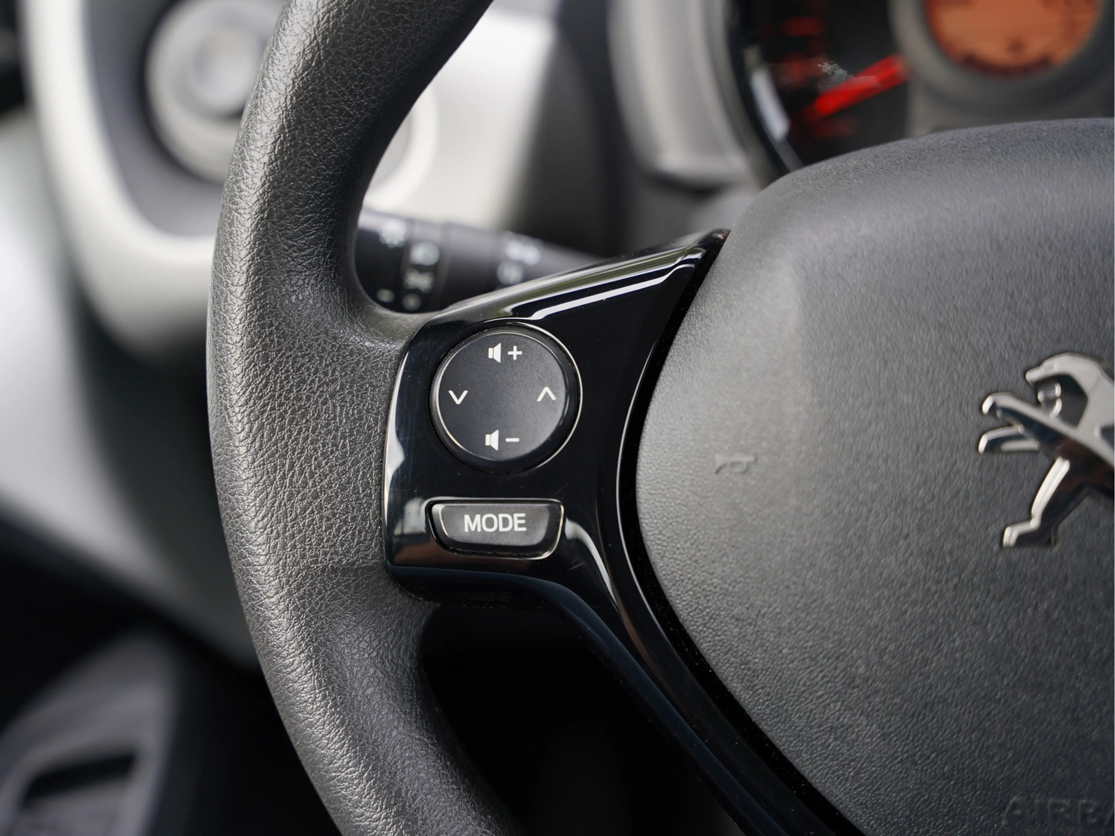 Peugeot 108 1.0 e-VTi Active | Apple Carplay & Android Auto | — photo 12