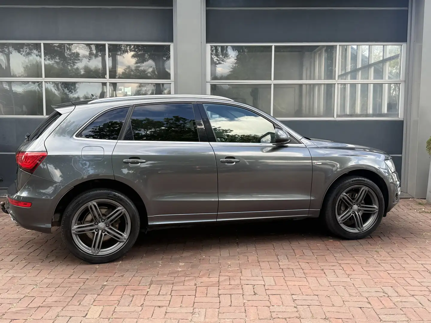 Audi Q5 3.0 TDI 245pk | S-Line in & out | Quattro | Faceli Grijs - 2