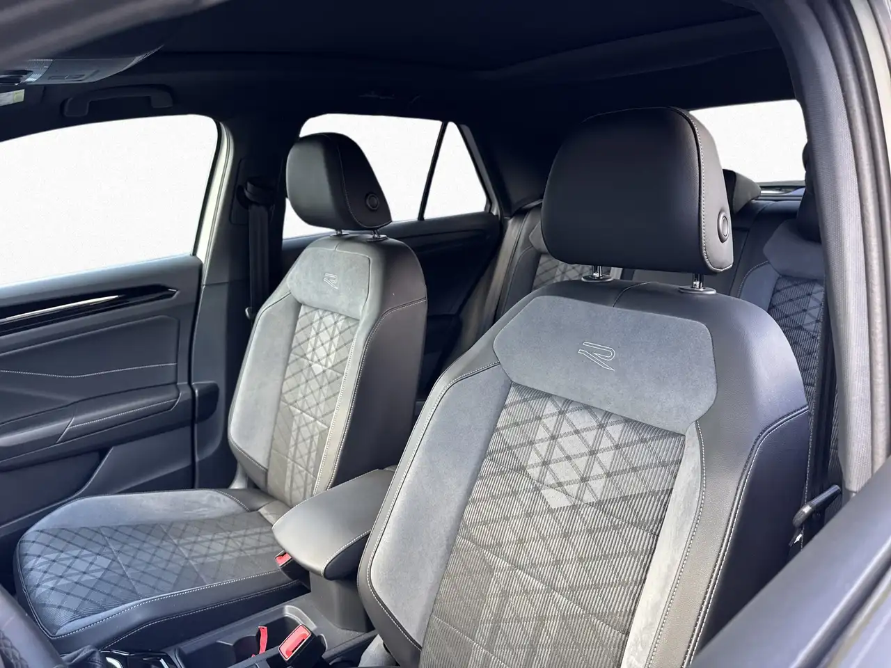 Volkswagen T-Roc R-Line 1.5 TSI 7-DSG BlackStyle PANO, миниатюра 10