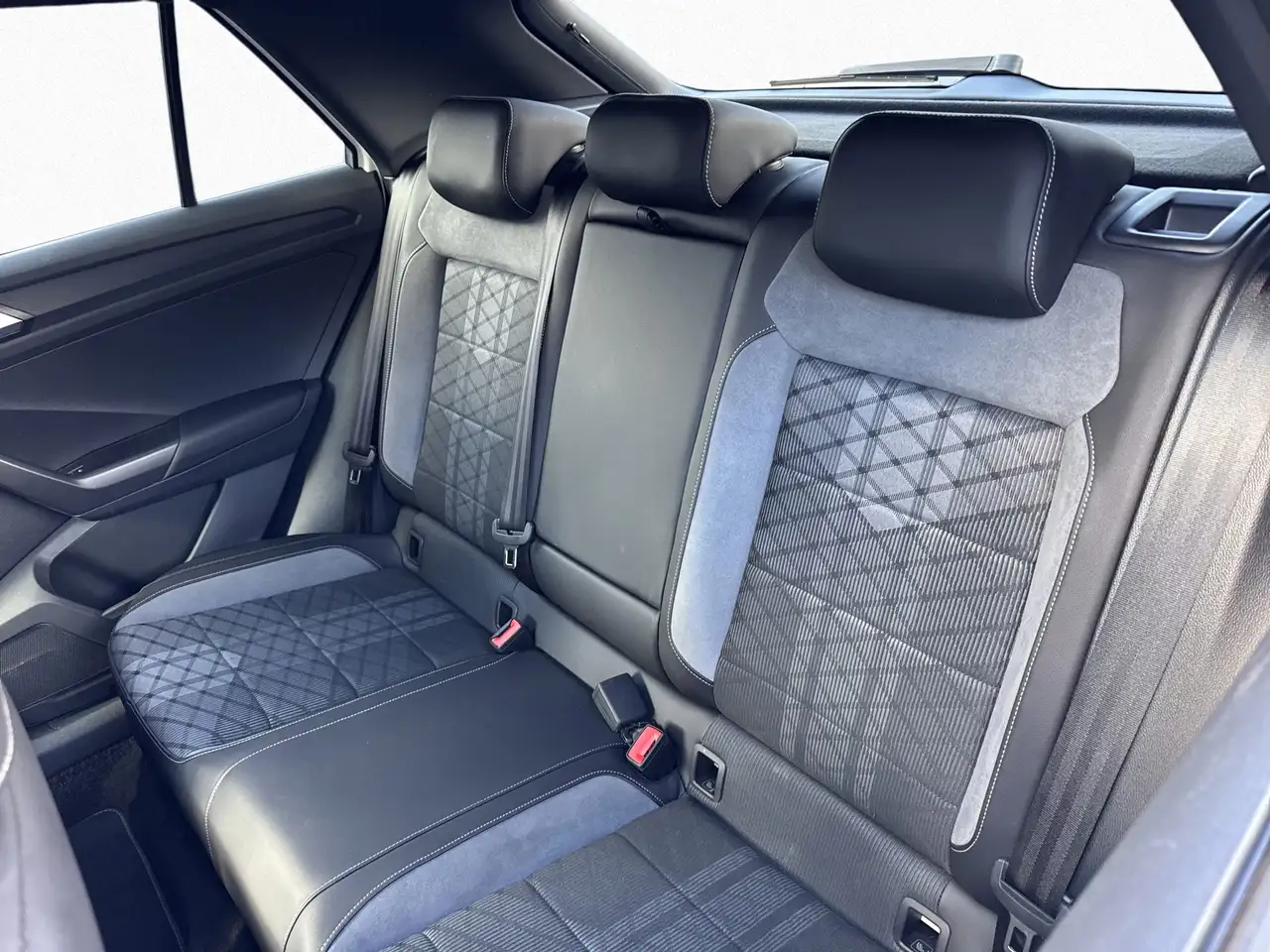 Volkswagen T-Roc R-Line 1.5 TSI 7-DSG BlackStyle PANO, миниатюра 12