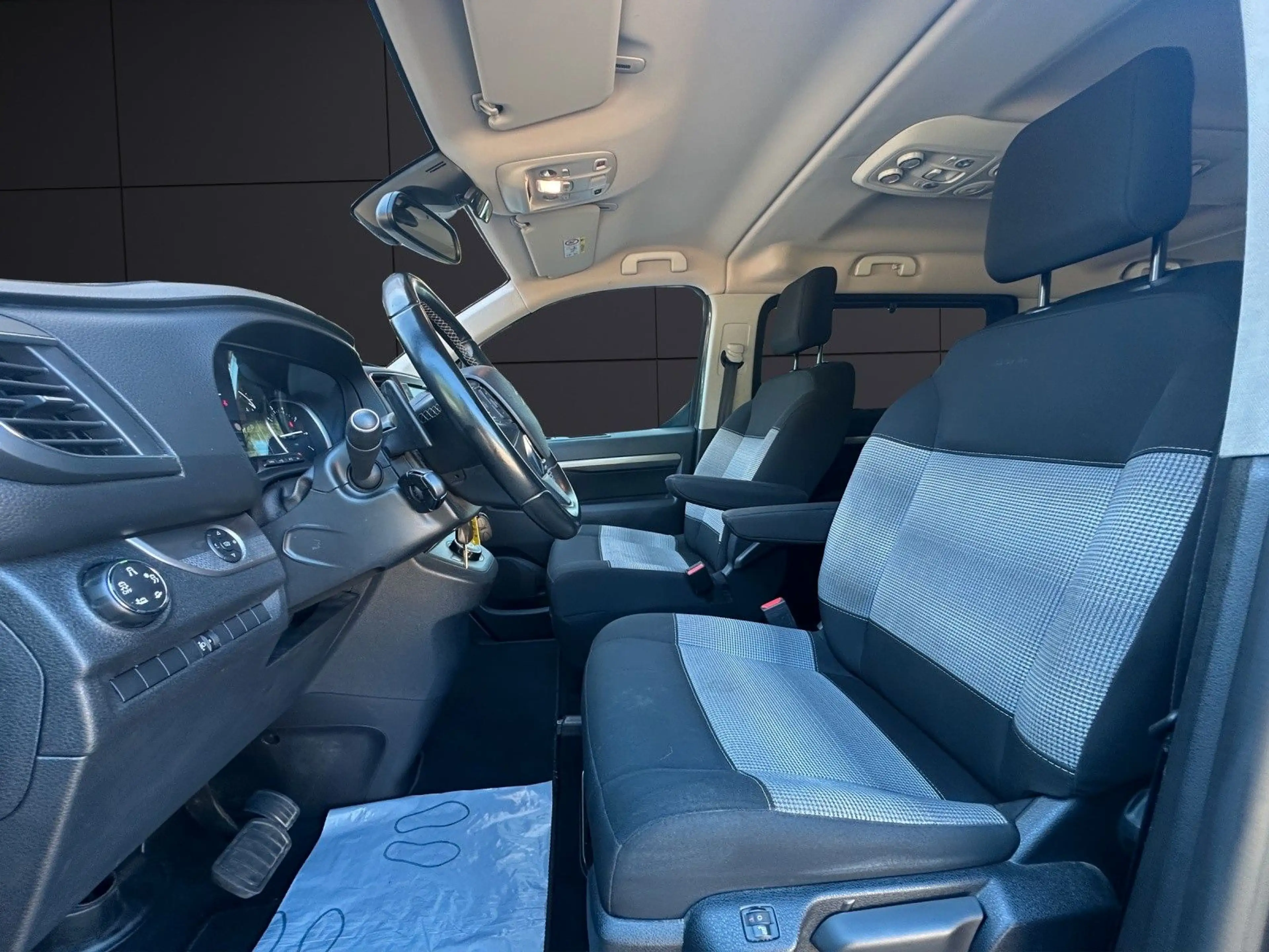 Citroen Spacetourer Feel XL STANDH+2SCHIEBET+AHK — photo 8