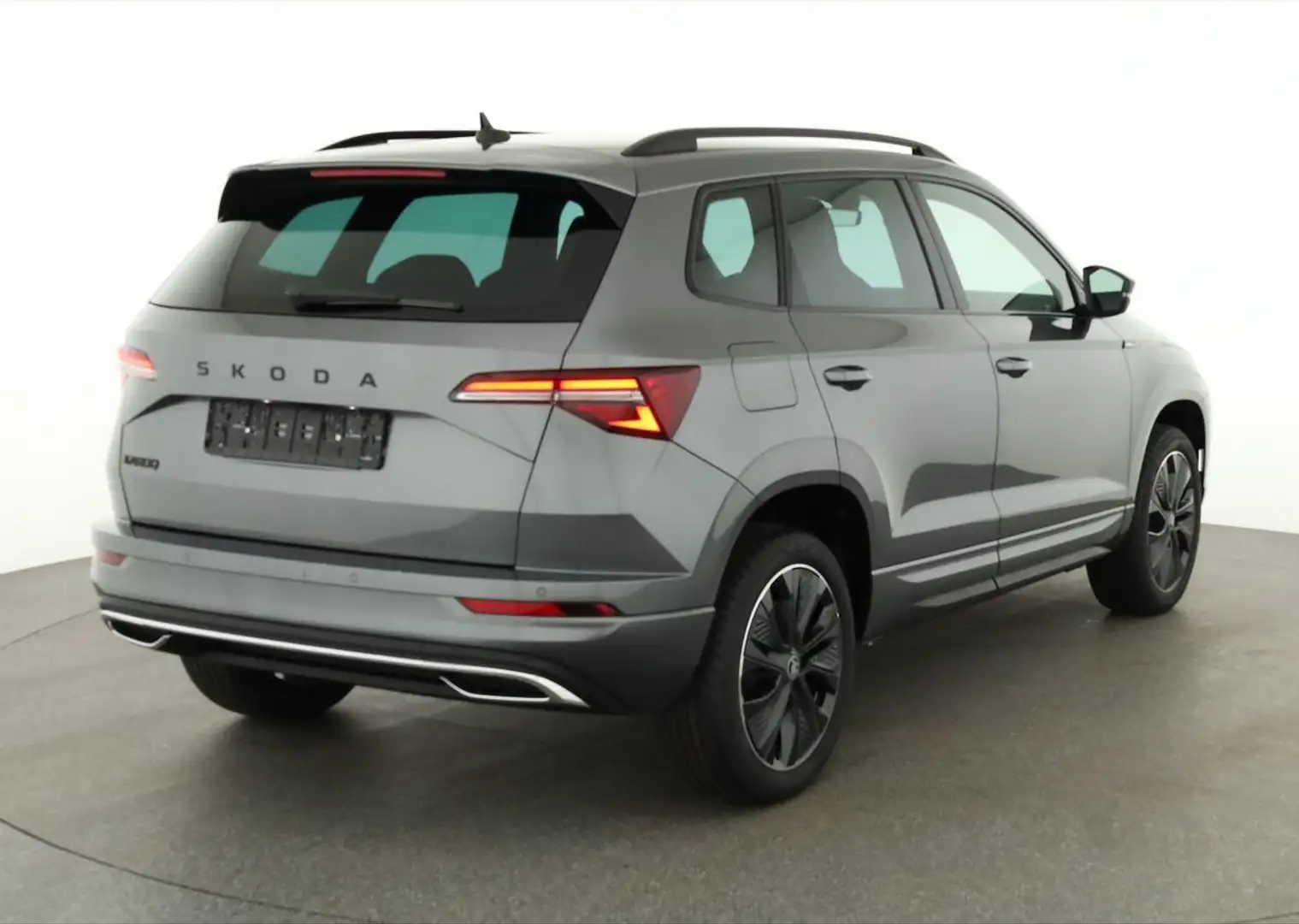 Skoda Karoq Sportline 1.5 TSI DSG Sportline, AHK, Navi, Mat... Grau - 2