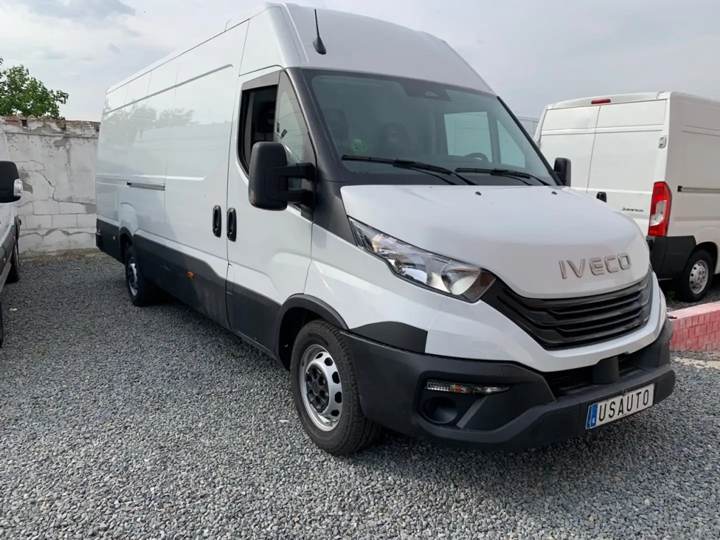 Iveco Daily IVECO Industrial  Manual de 4 Puertas Blanco - 2
