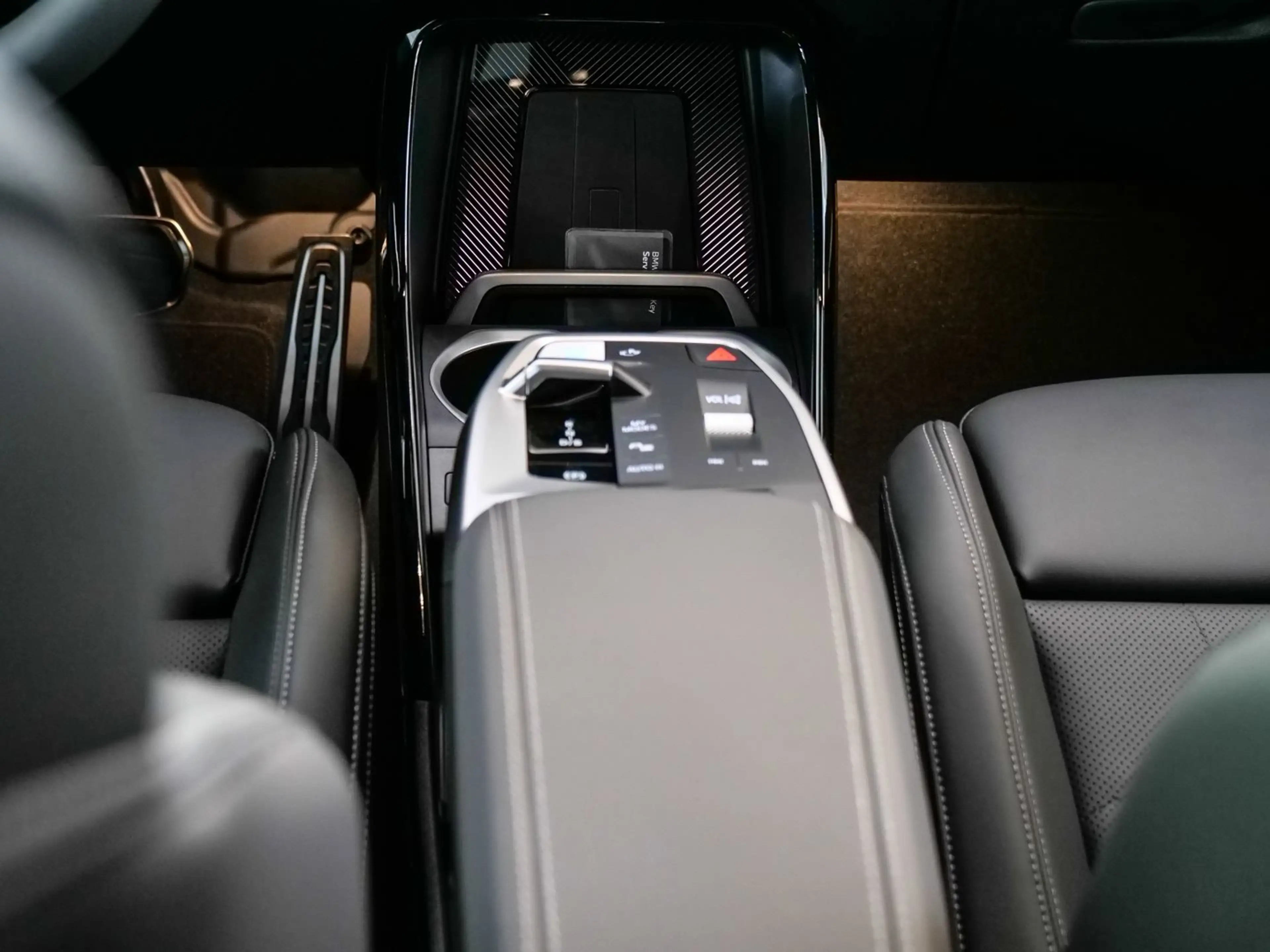 BMW iX2 xDrive30 M Sport RFK NAVI Standh. LED DAB — photo 14
