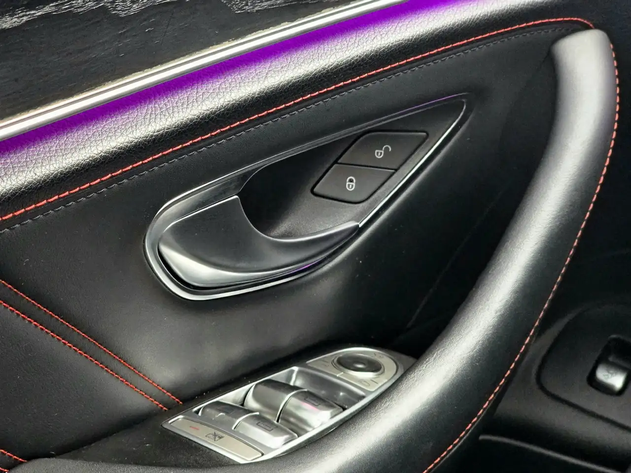 Mercedes-Benz E-Class fotografie Mercedes-Benz E-Class