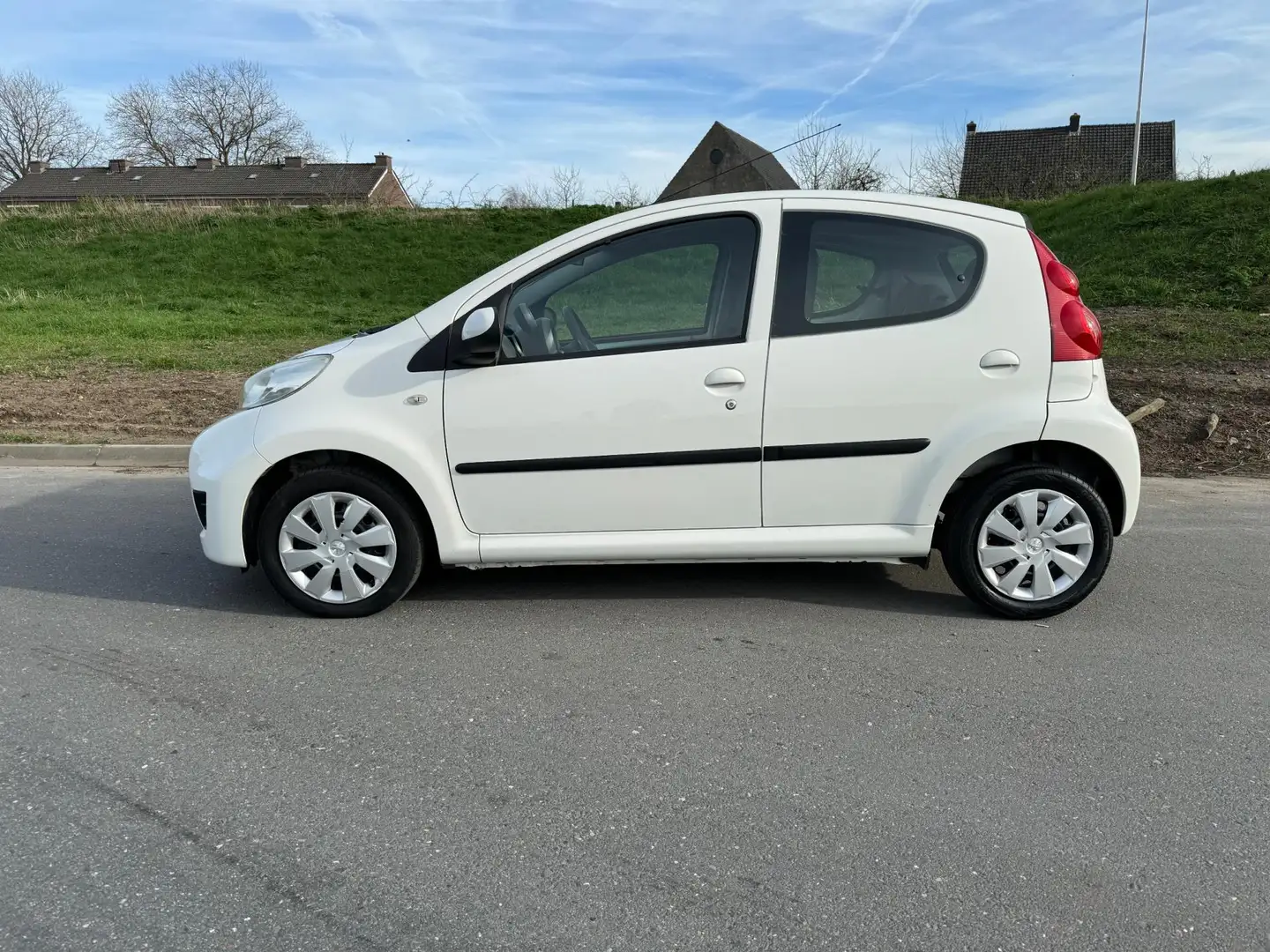 Peugeot 107 1.0-12V XS 5Drs Airco Wit - 2