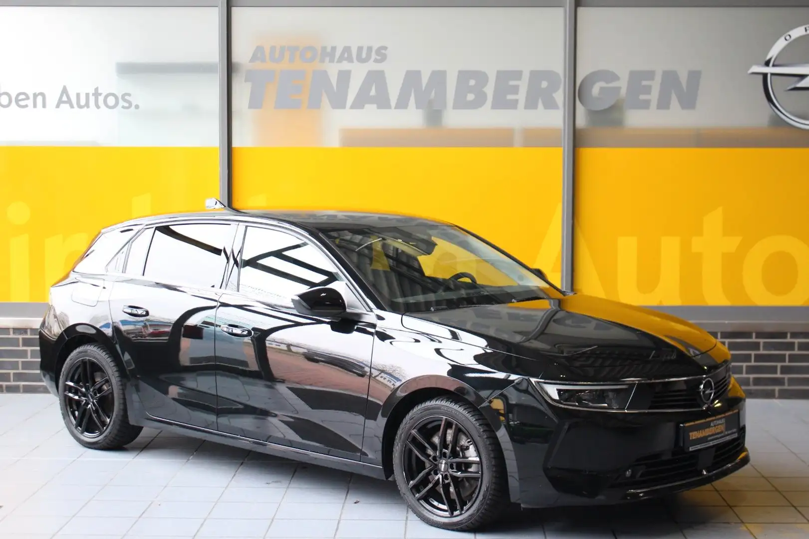 Opel Astra L Lim. 5-trg. Elegance Plug-in-Hybrid ACC Schwarz - 1