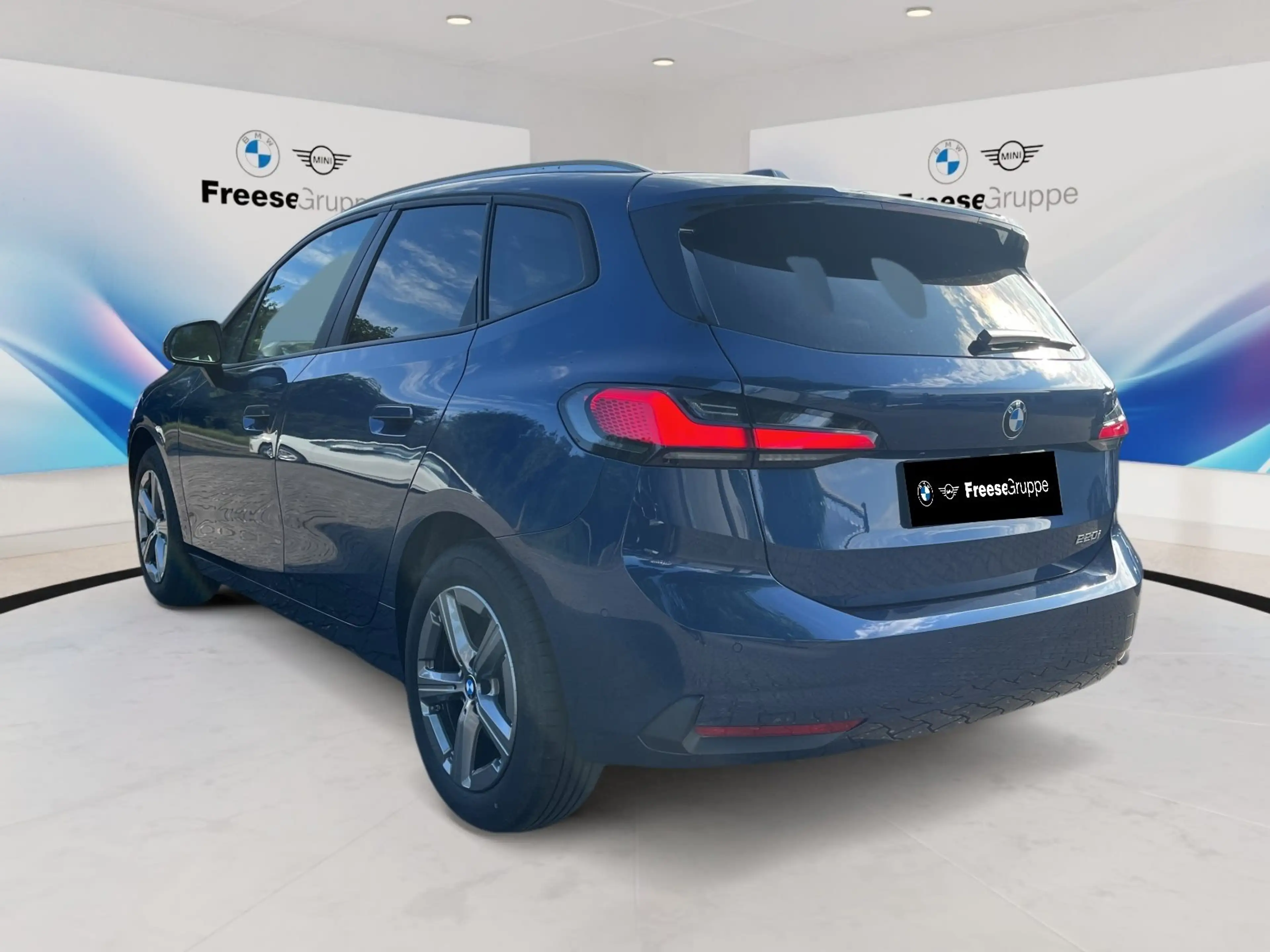 BMW 220 i Active Tourer AHK PANO RFK HIFI LED SHZ DAB — photo 4