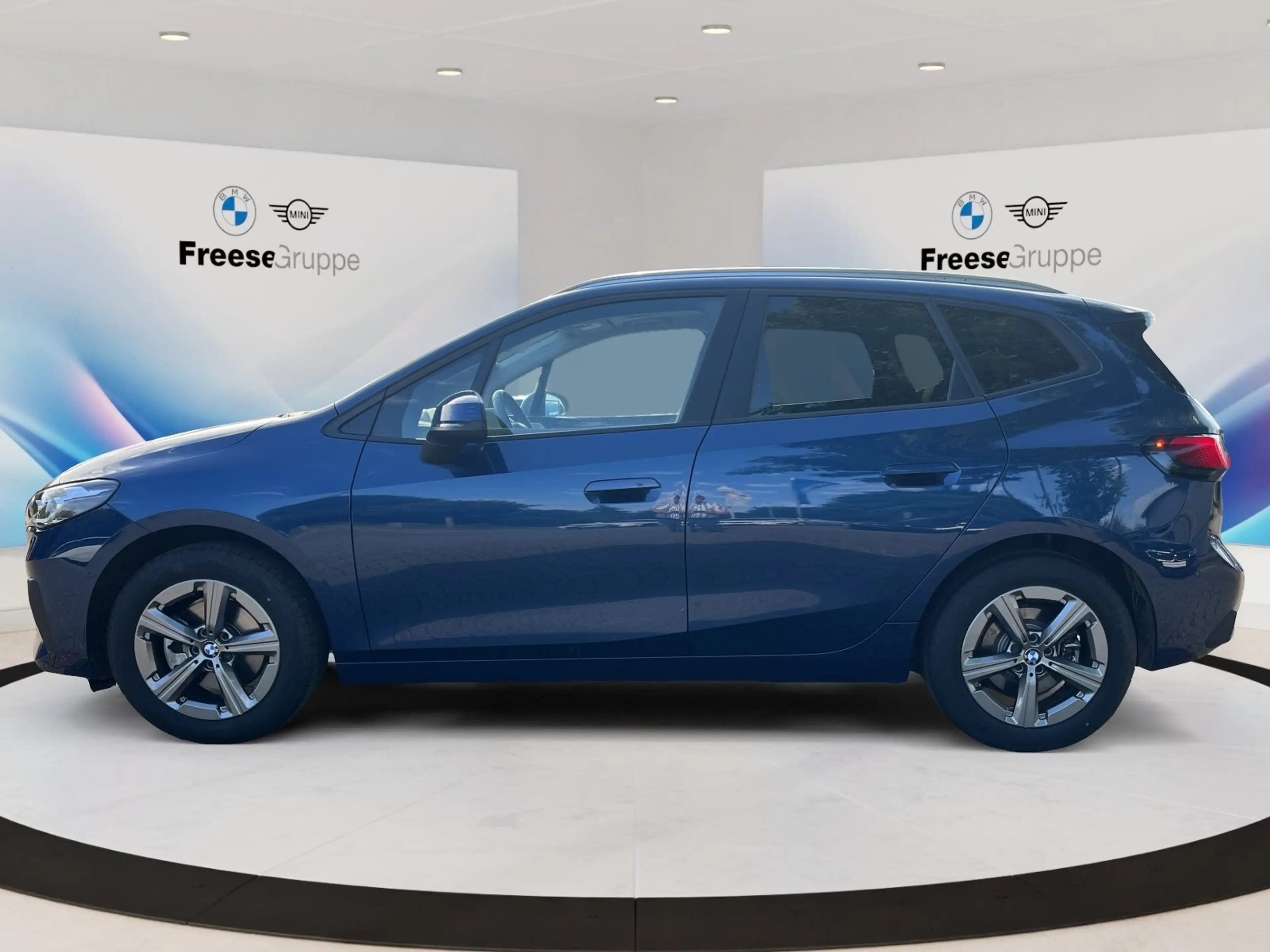 BMW 220 i Active Tourer AHK PANO RFK HIFI LED SHZ DAB — photo 3