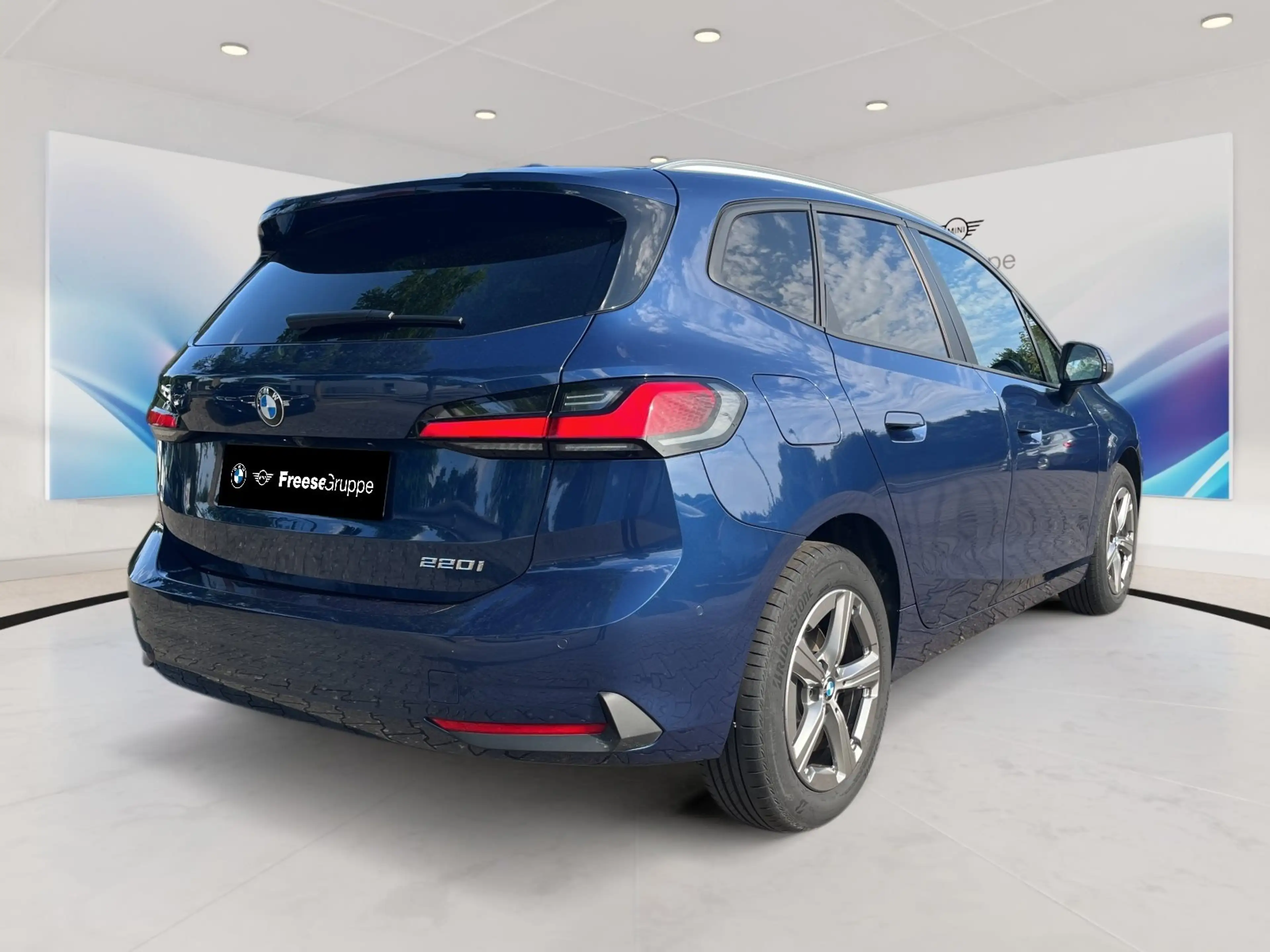 BMW 220 i Active Tourer AHK PANO RFK HIFI LED SHZ DAB — photo 6