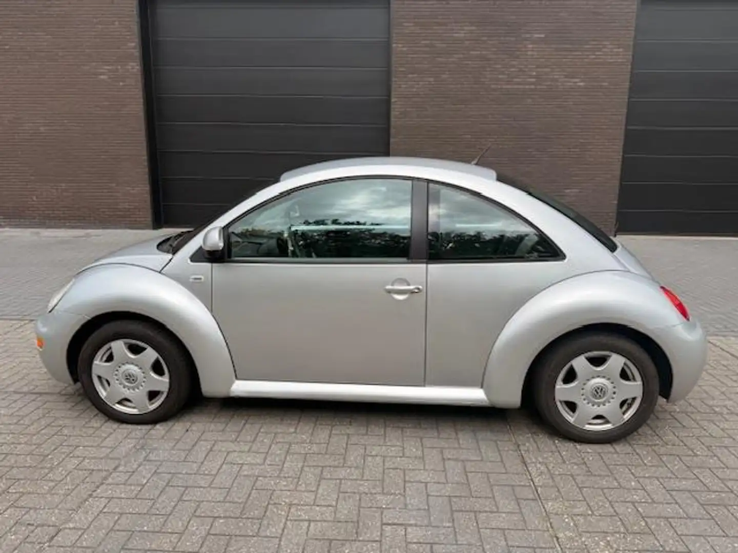 Volkswagen New Beetle 2.0 Highline| NETTE AUTO| APK TOT FEBR.2026| Grijs - 2