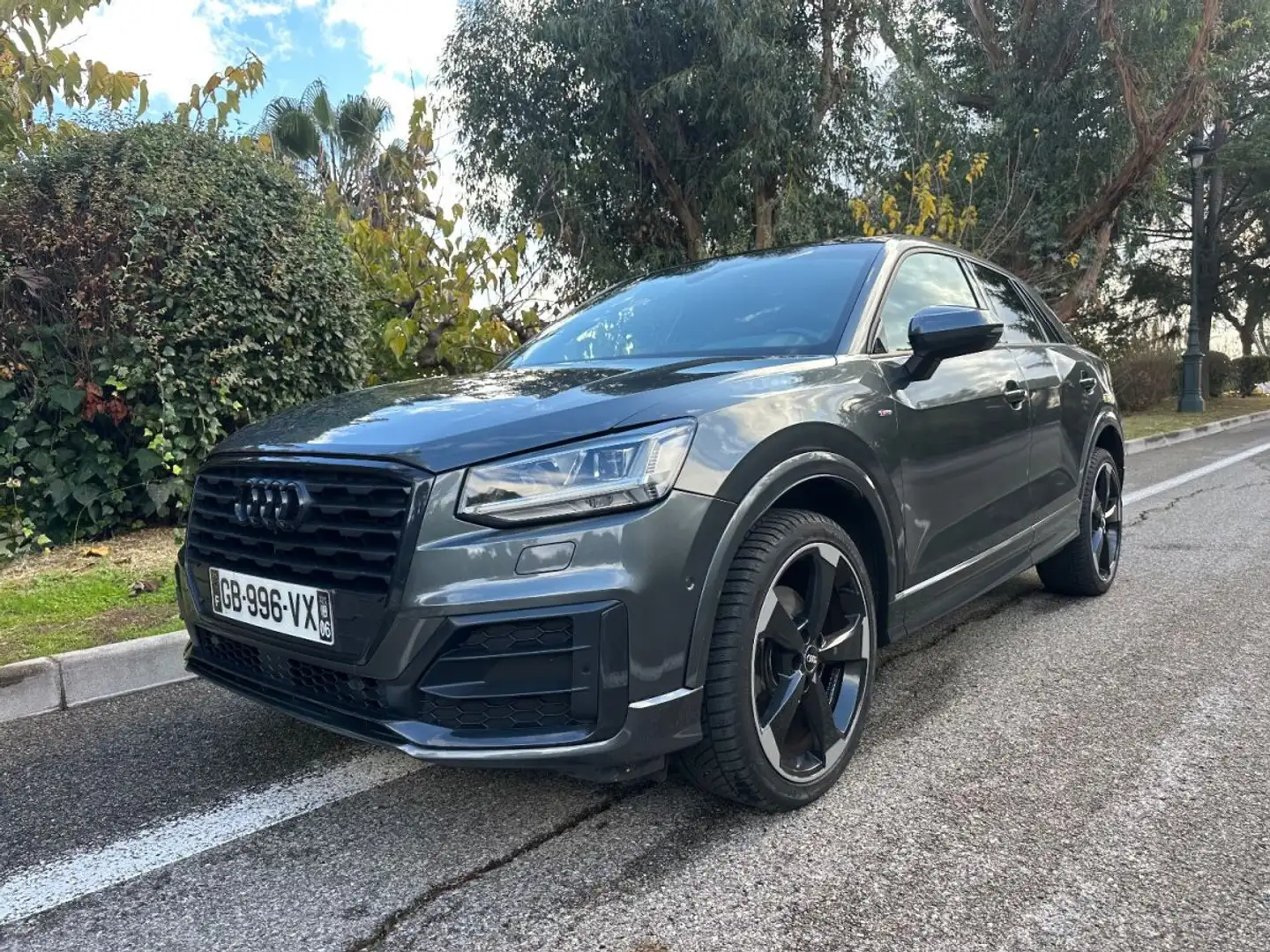 Audi Q2 S-TRONIC S-LINE Grau - 1