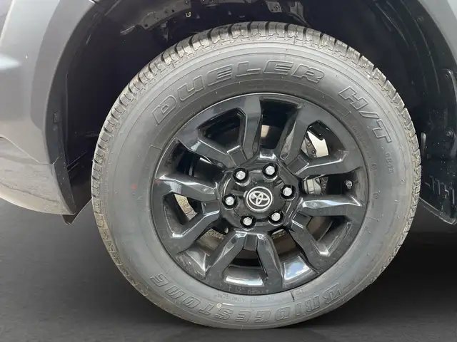 Toyota Hilux Toyota HILUX 2,8 Automatik Doppel K. Invincible Ansicht 15