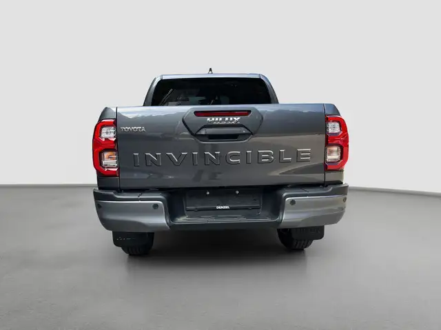 Toyota Hilux Toyota HILUX 2,8 Automatik Doppel K. Invincible Ansicht 4