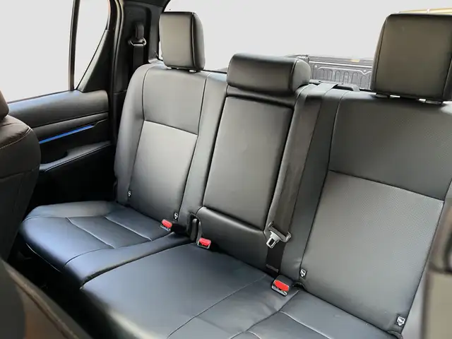 Toyota Hilux Toyota HILUX 2,8 Automatik Doppel K. Invincible Ansicht 10