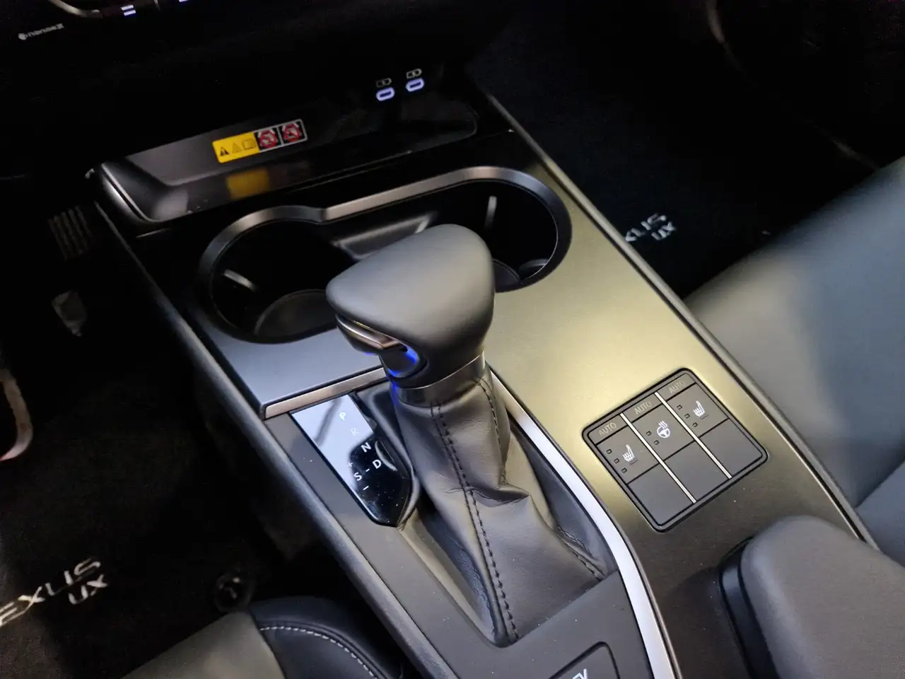 Lexus UX 300h F Sport Design ACC FLA SpurH LM 11