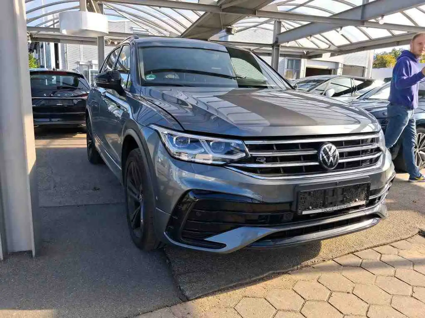 Volkswagen Tiguan Allspace 2.0 TDI 4Motion R Line Matrix Navi Grau - 2