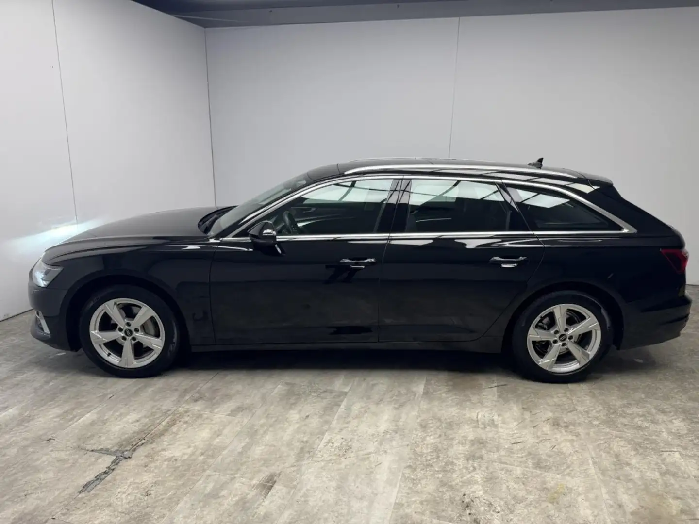 Audi A6 Avant 40 TDI sport AHK + Pano Klima Navi Schwarz - 2