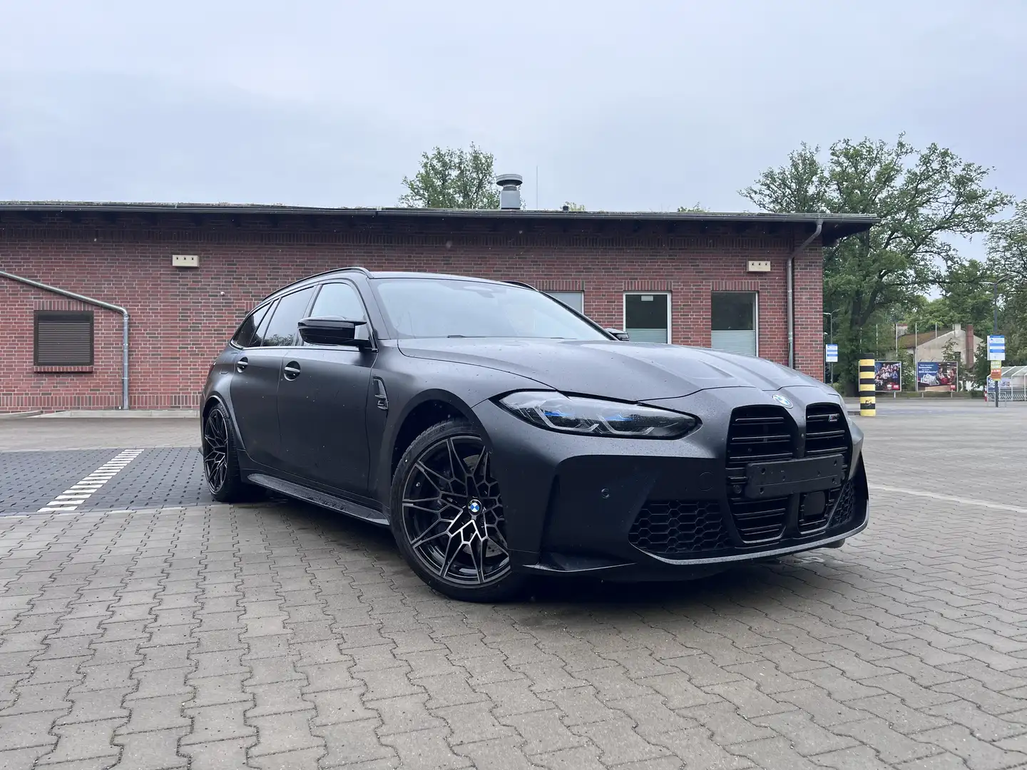 BMW M3 Competition Touring M xDrive Schwarz - 1