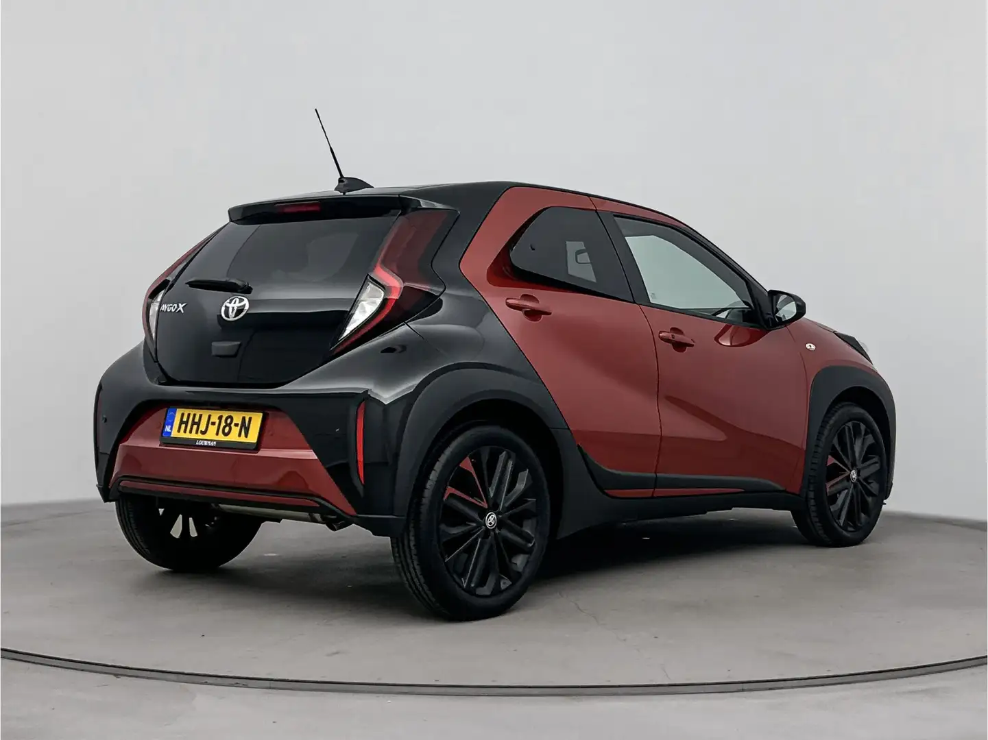 Toyota Aygo X 1.0 VVT-i MT Premium | JBL | Stoelverwarming | Cli Rood - 2
