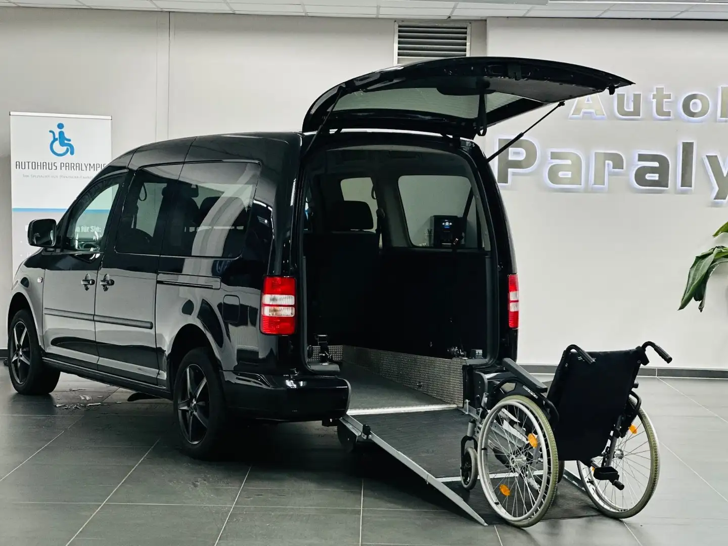 Volkswagen Caddy Maxi TSI Behindertengerecht-Rampe Schwarz - 1