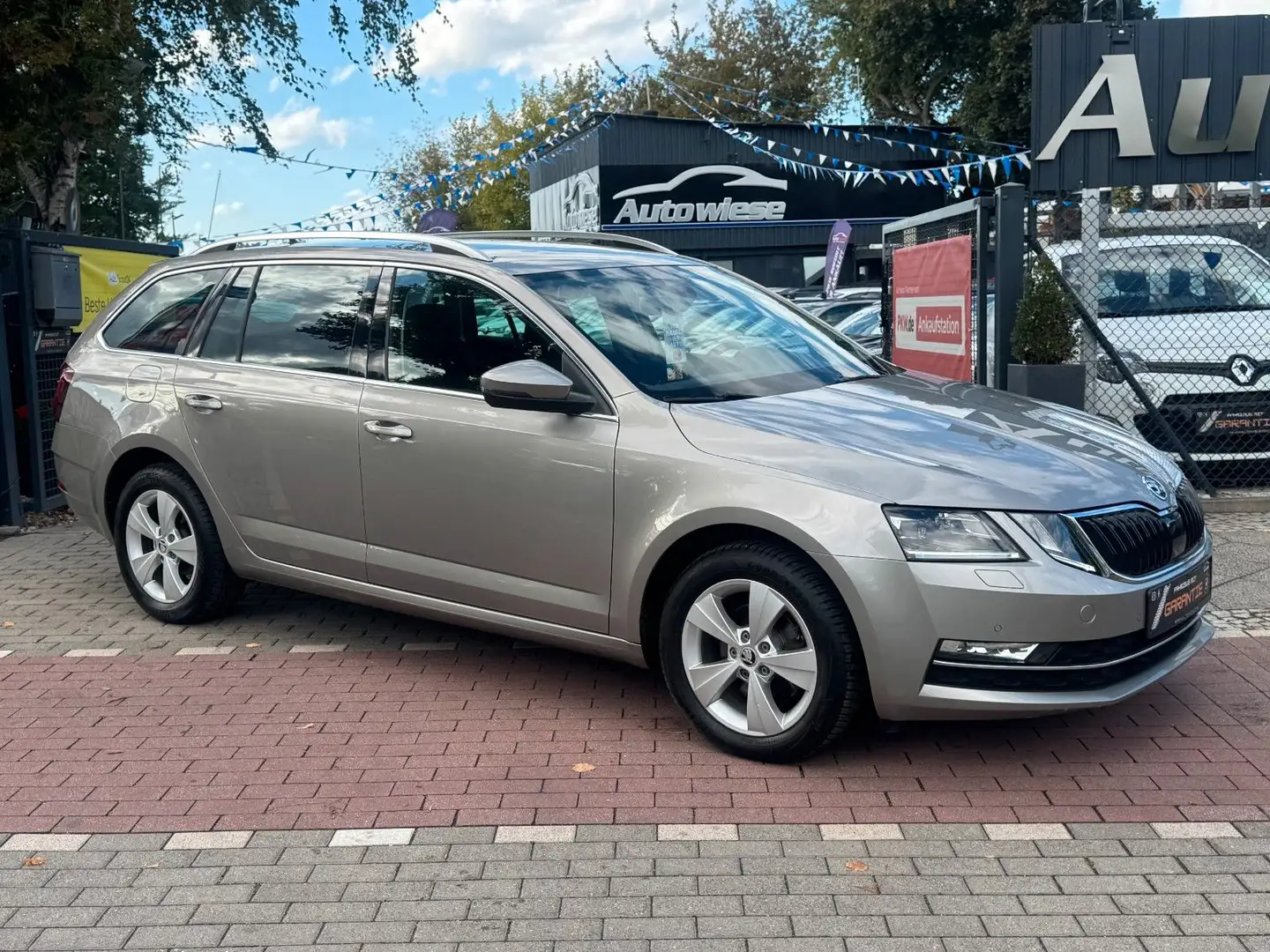 Skoda Octavia 1.6 Combi Style*Aut*Ambiente*Nav*LED*ACC Beige - 1