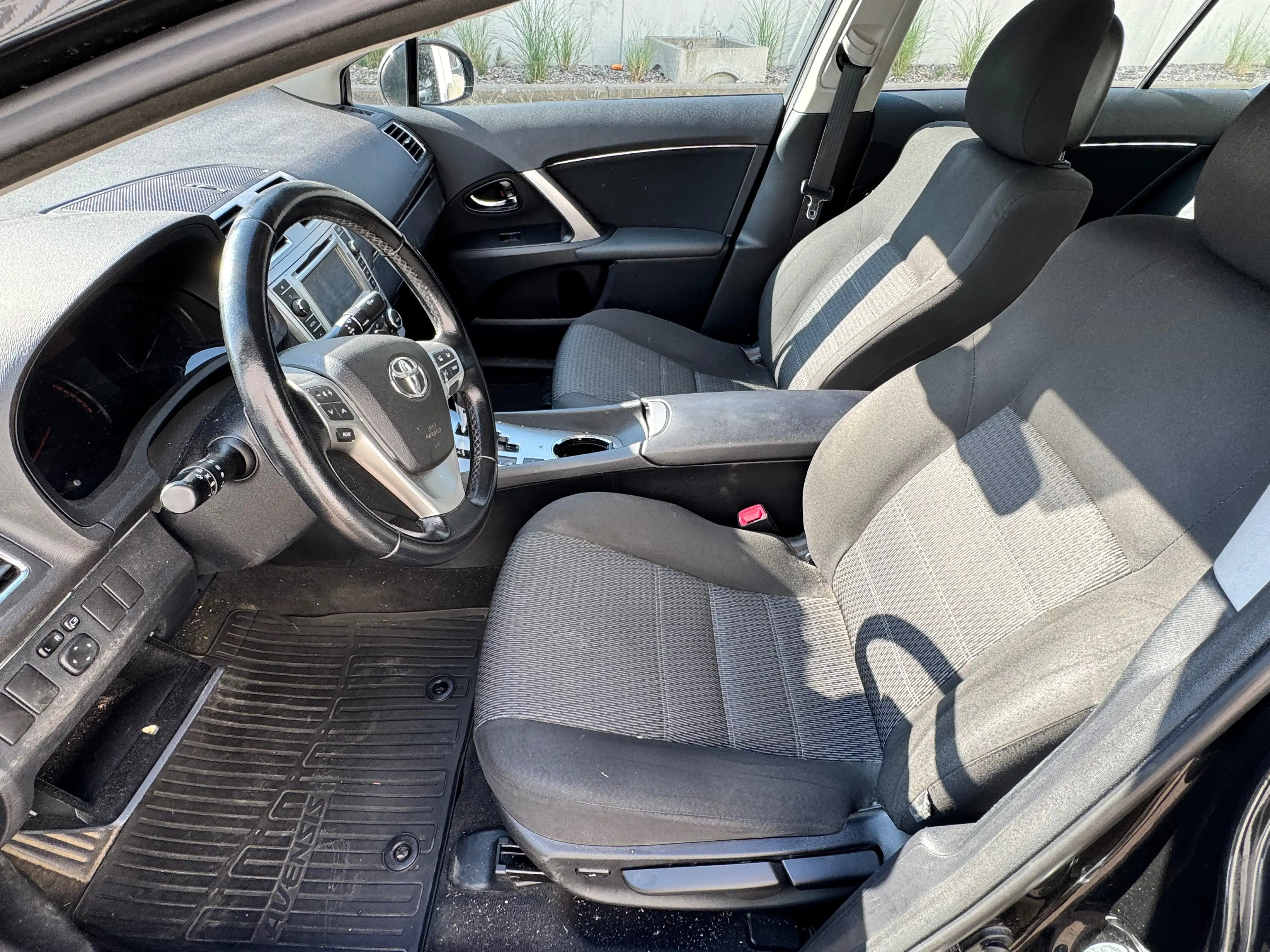 Toyota Avensis Avensis 2.0i Premium Multidrive S — photo 13