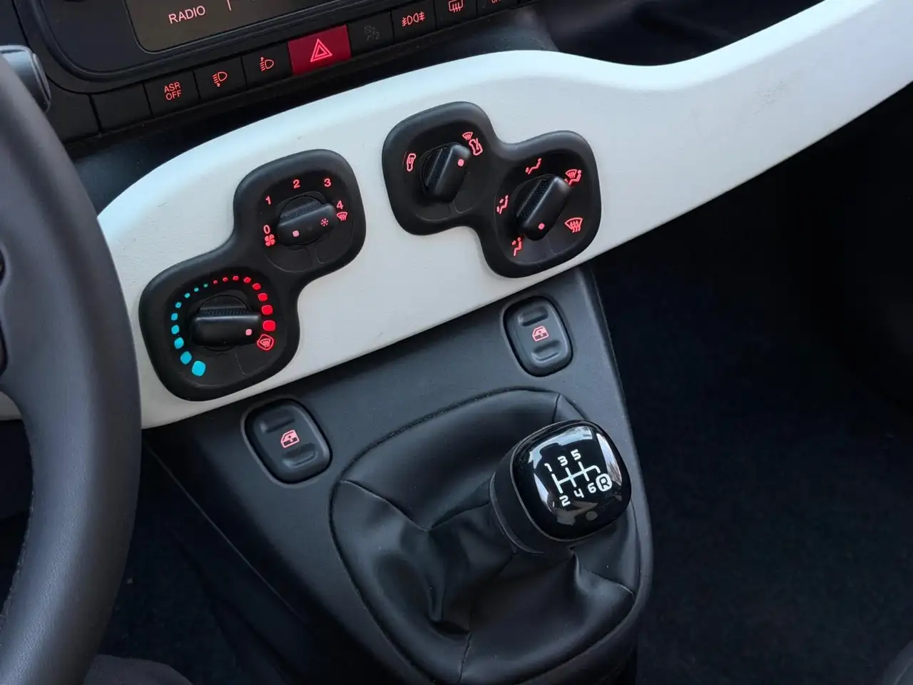 Fiat Panda NEW PANDA "LA PANDINA" CITY CROSS COLOR BLACK, миниатюра 13
