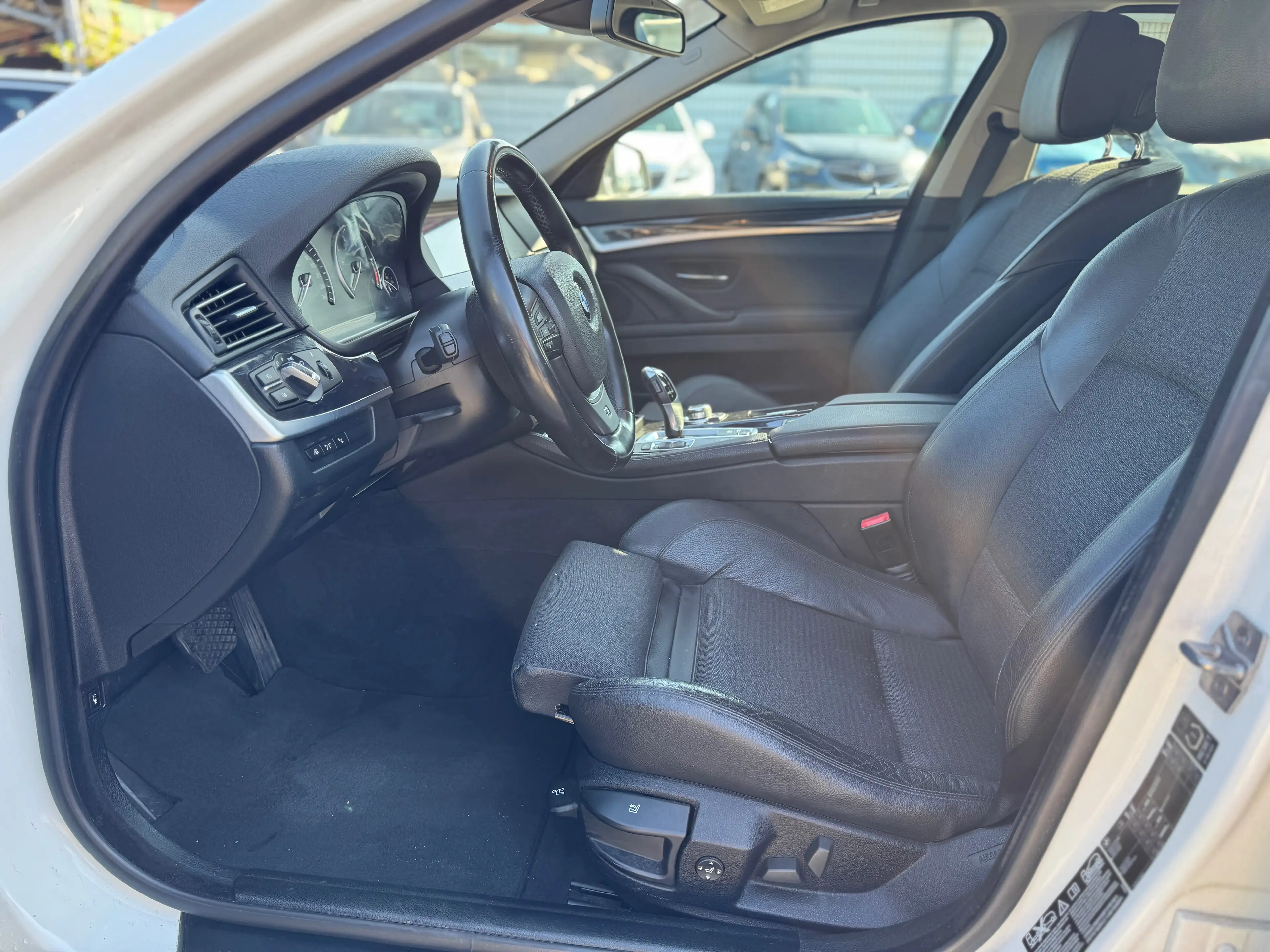 BMW 525 d xDrive M-Sportpaket *Softclose*Head up*SpurAss* — photo 8