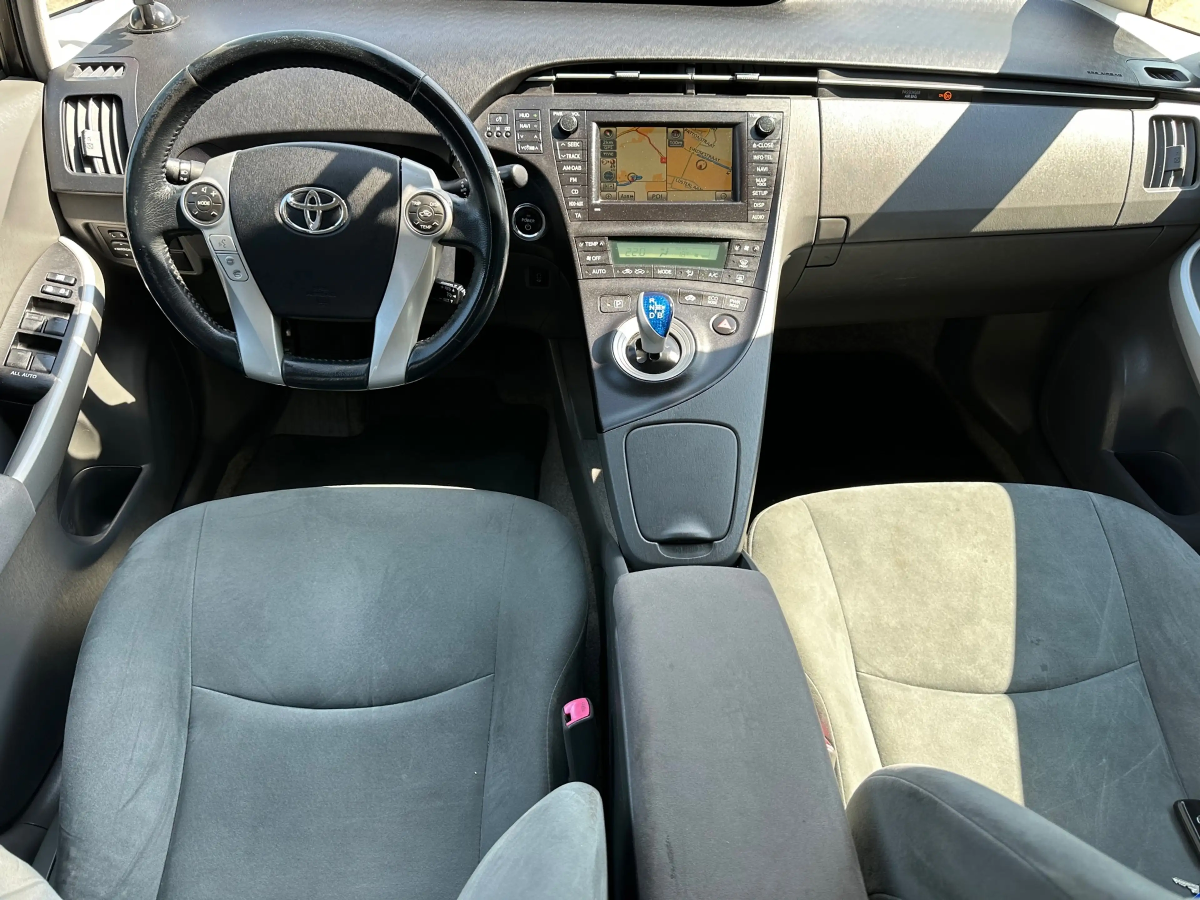 Toyota Prius 1.8 Dynamic Business — photo 12