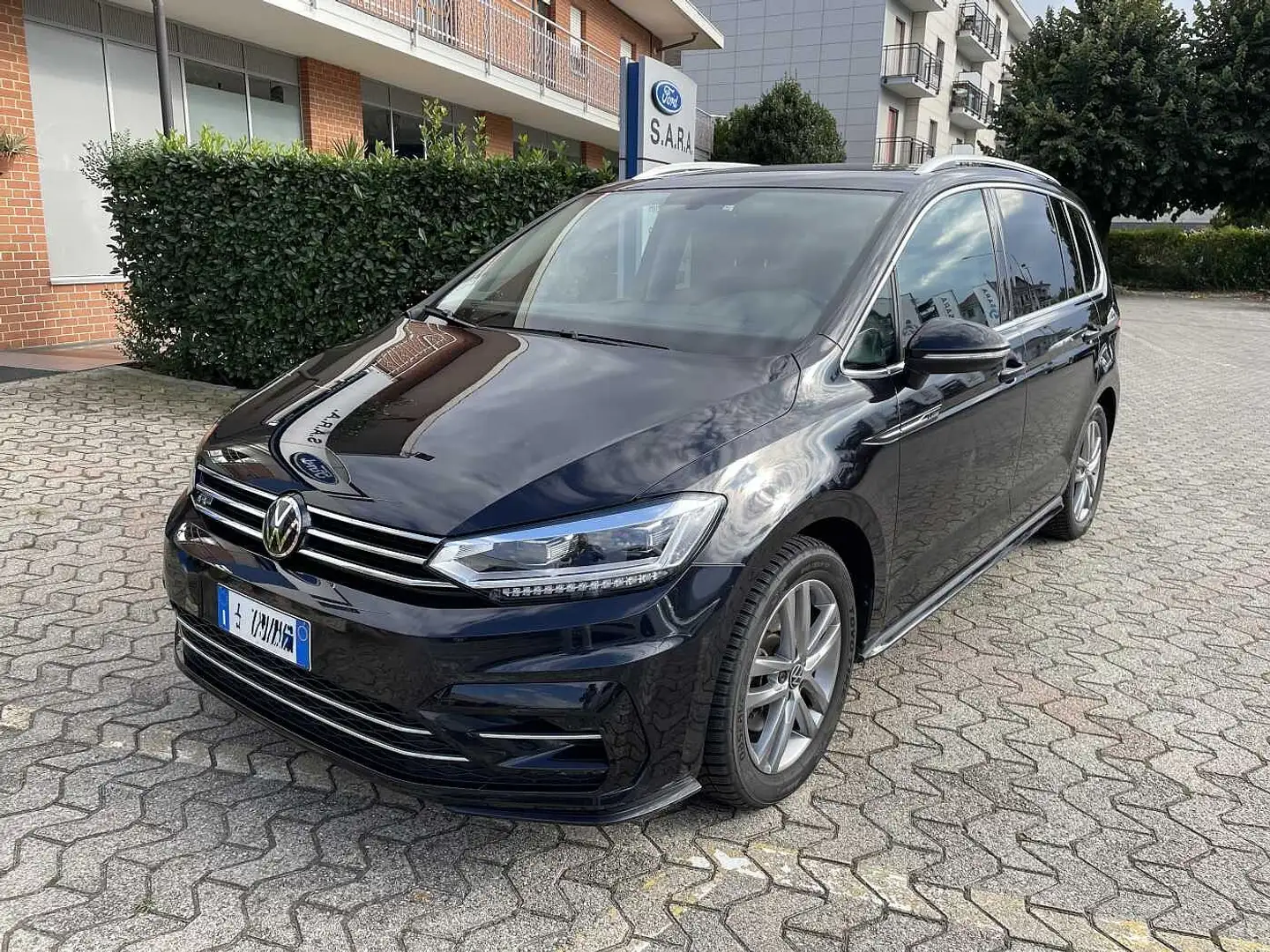 Volkswagen Touran 3ª serie 2.0 TDI 150 CV SCR DSG Executive BlueMoti Noir - 1