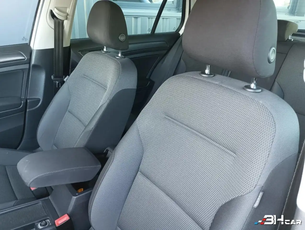Volkswagen Golf Standard Model — photo 17
