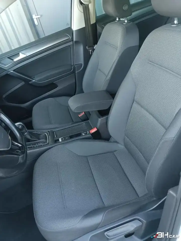 Volkswagen Golf Standard Model — photo 18