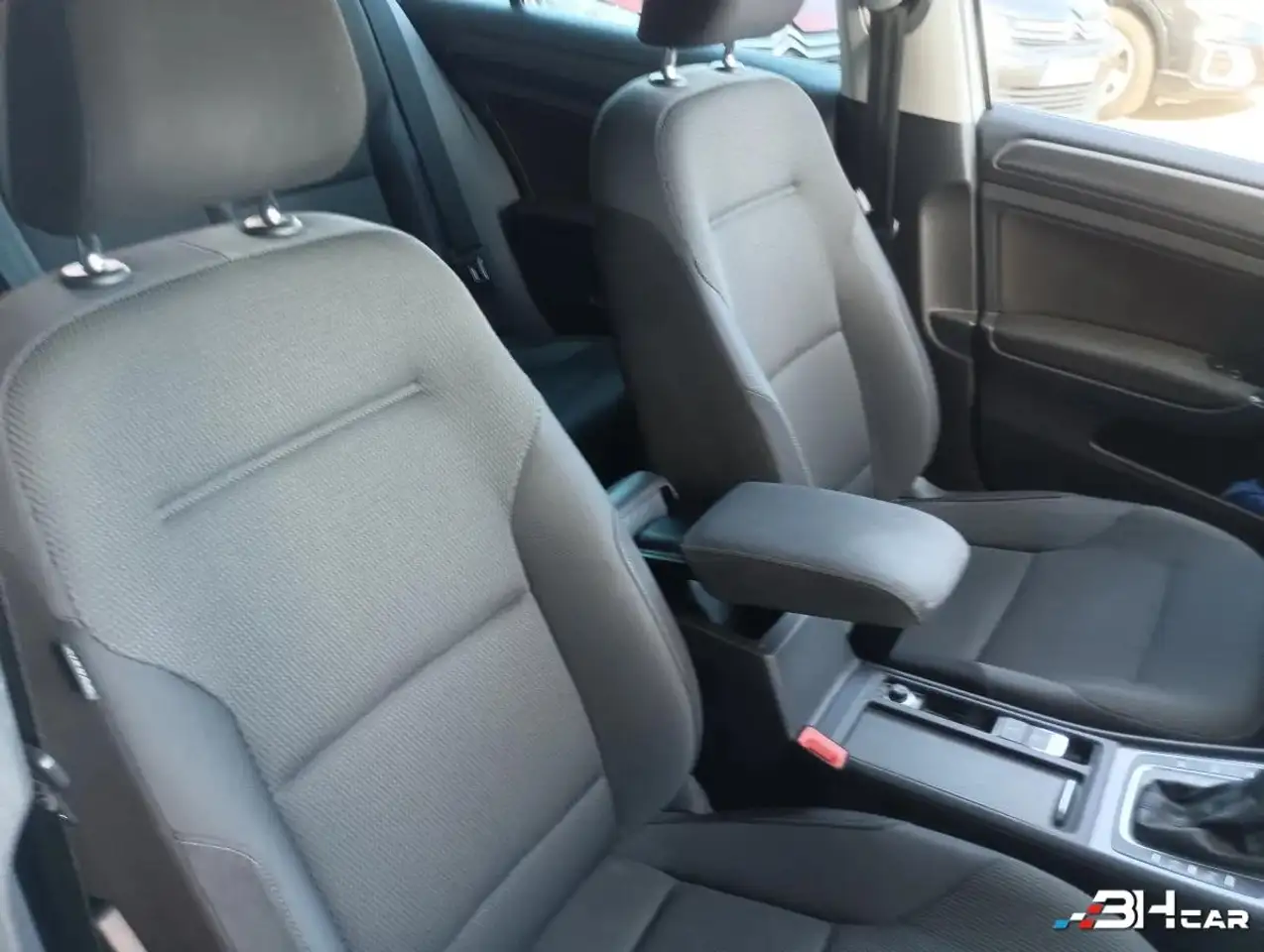 Volkswagen Golf Standard Model — photo 21